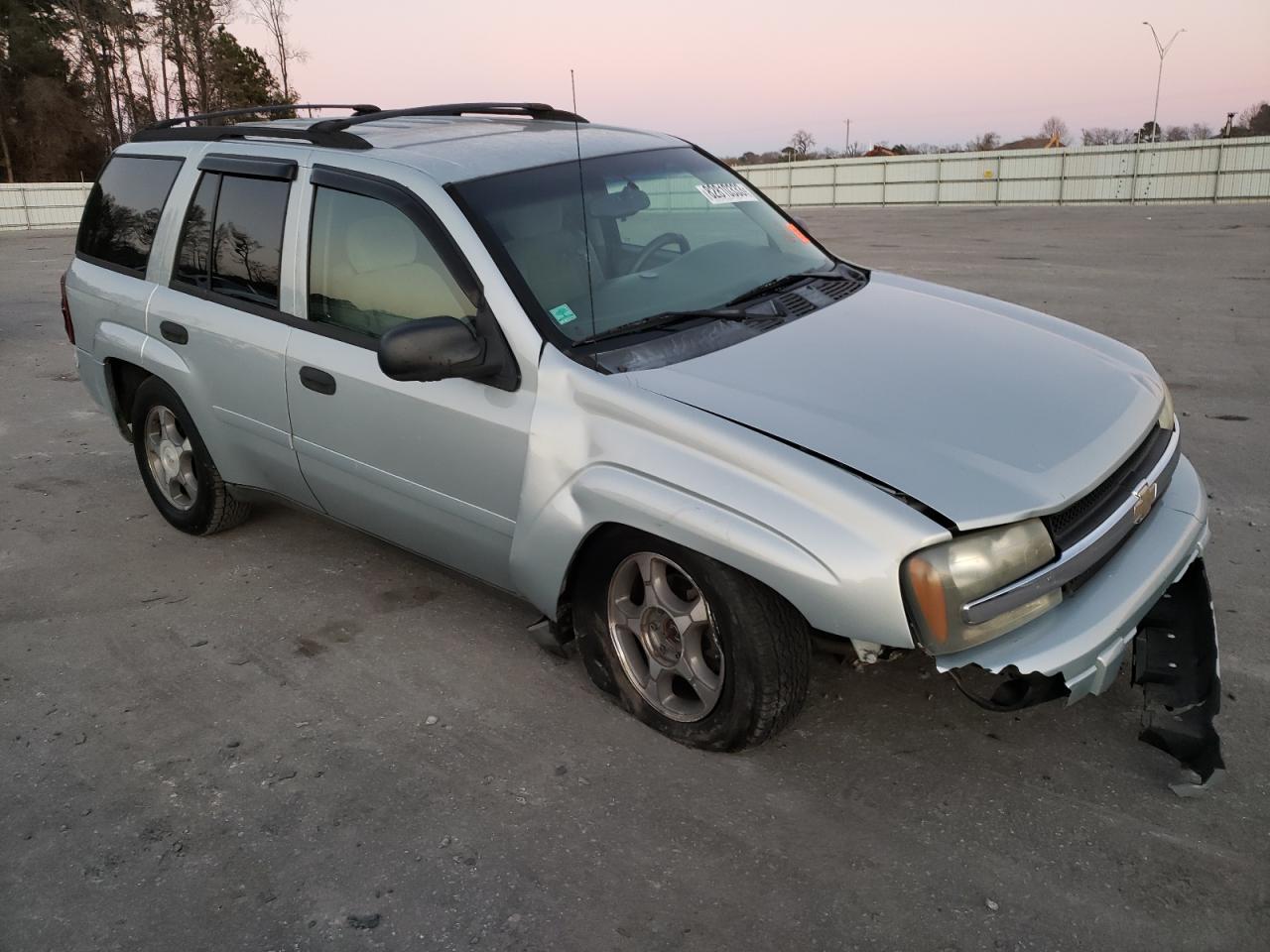 Photo 3 VIN: 1GNDT13S372209038 - CHEVROLET TRAILBLAZER 