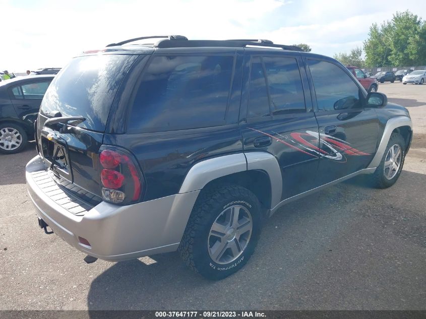 Photo 3 VIN: 1GNDT13S372256540 - CHEVROLET TRAILBLAZER 