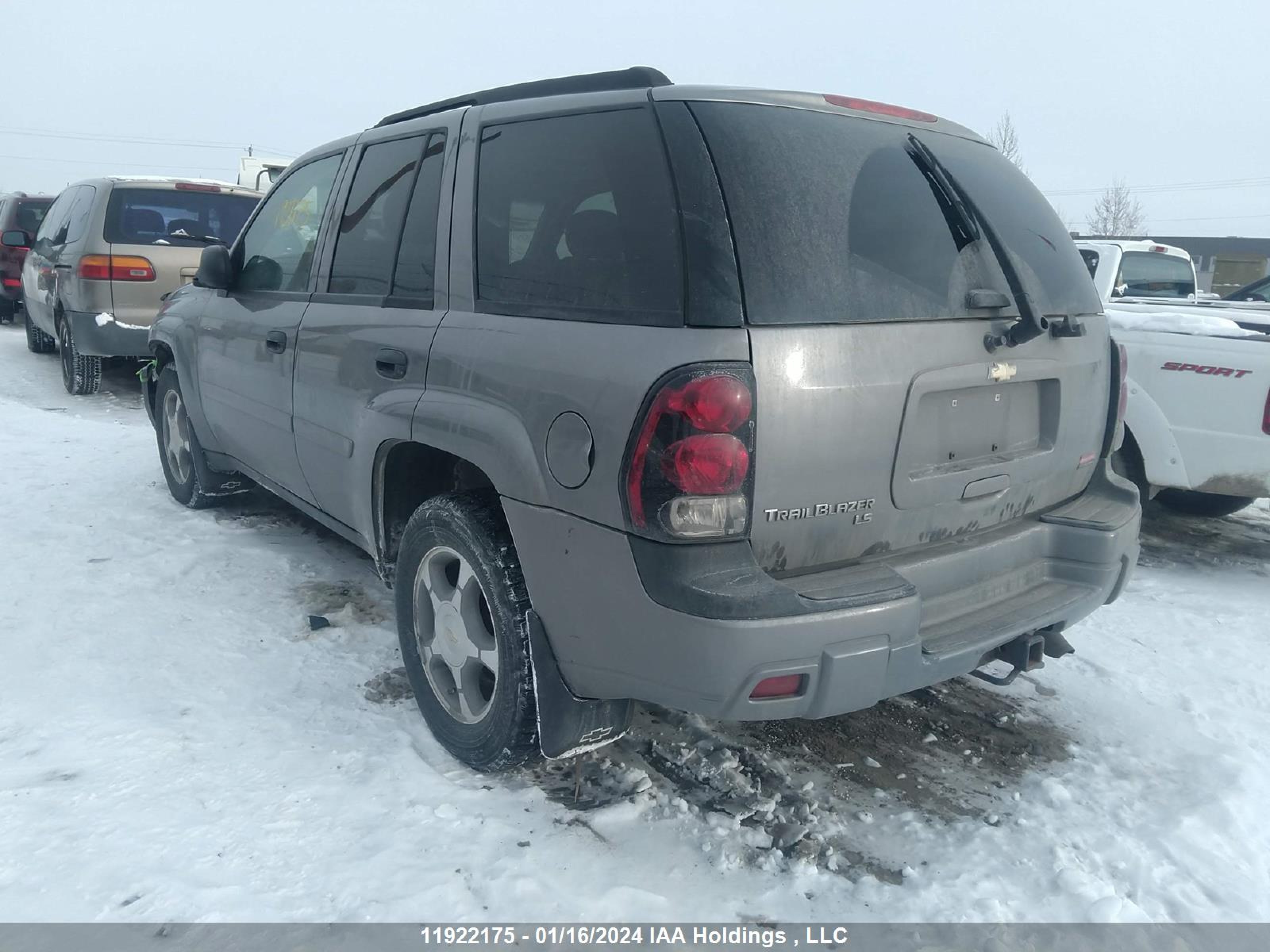 Photo 2 VIN: 1GNDT13S382156309 - CHEVROLET TRAILBLAZER 