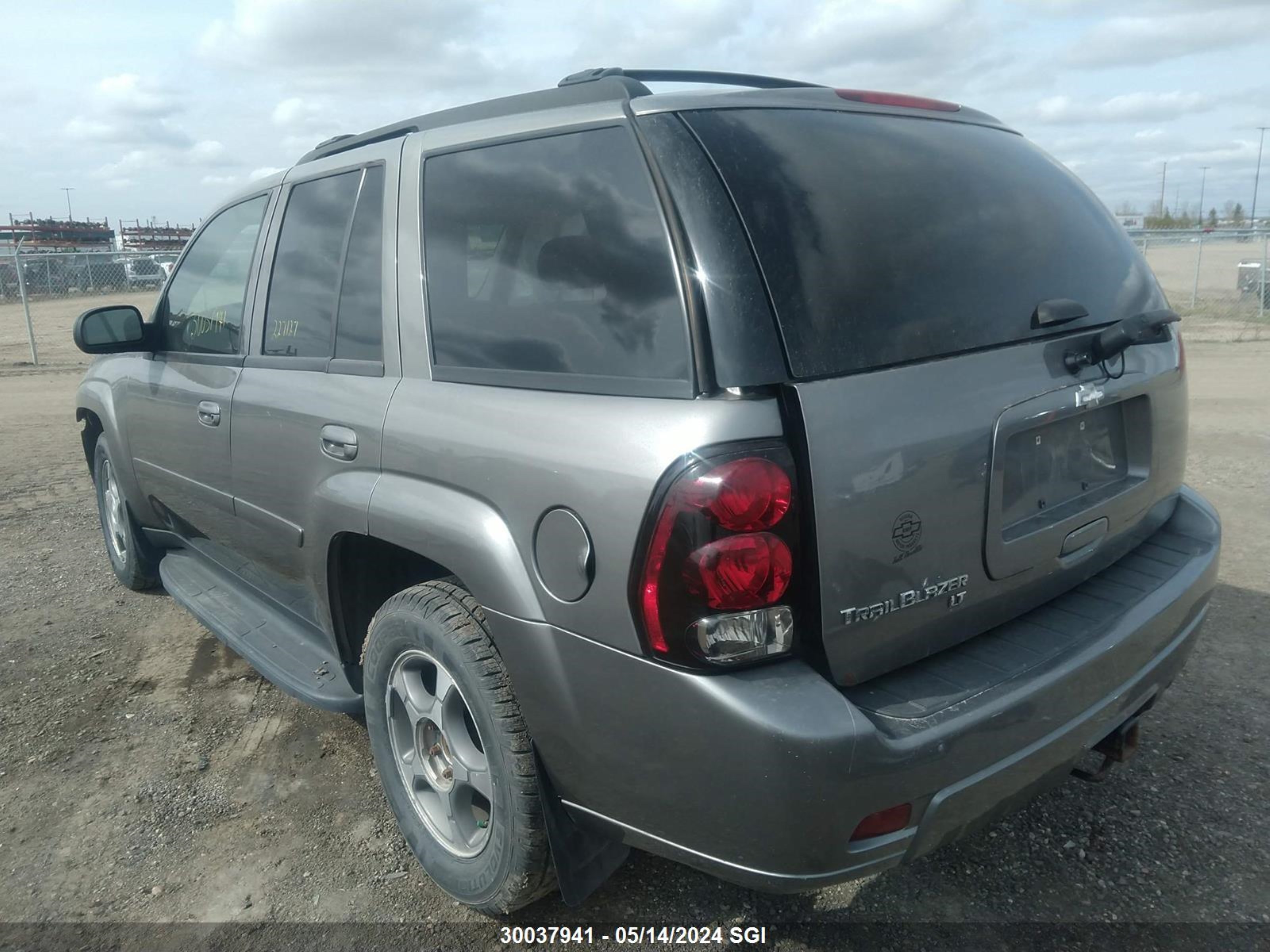 Photo 2 VIN: 1GNDT13S382167410 - CHEVROLET TRAILBLAZER 