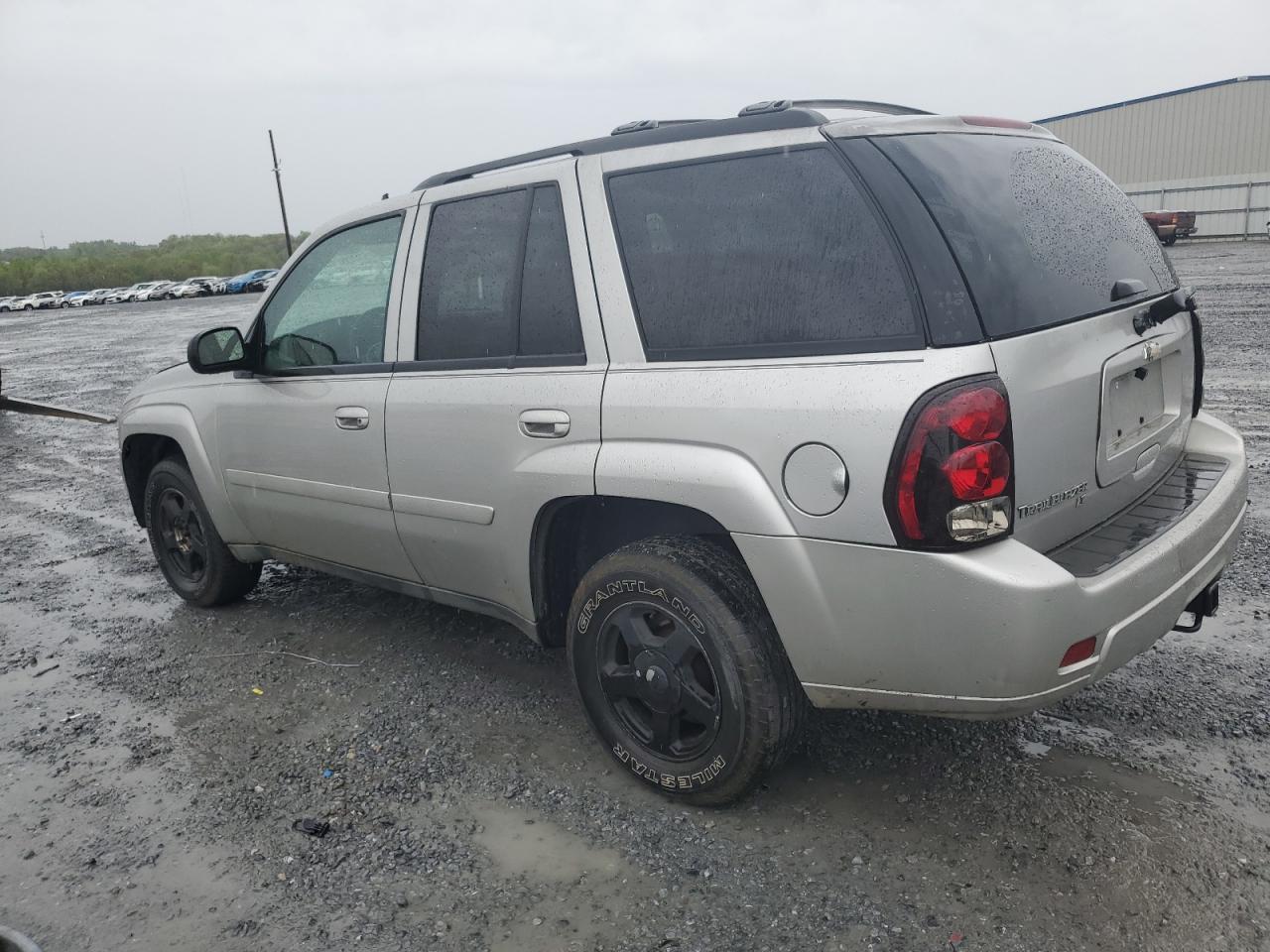 Photo 1 VIN: 1GNDT13S382180223 - CHEVROLET TRAILBLAZER 