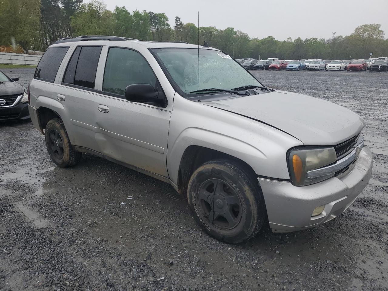 Photo 3 VIN: 1GNDT13S382180223 - CHEVROLET TRAILBLAZER 