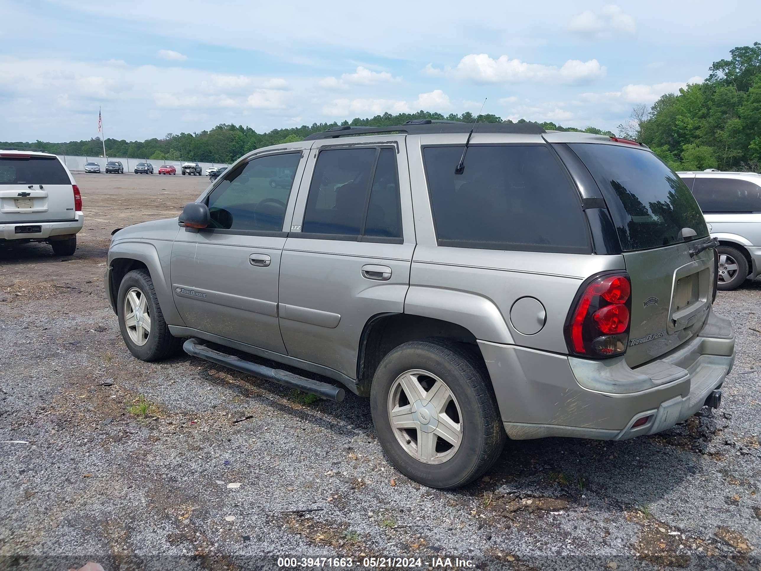 Photo 2 VIN: 1GNDT13S422173448 - CHEVROLET TRAILBLAZER 