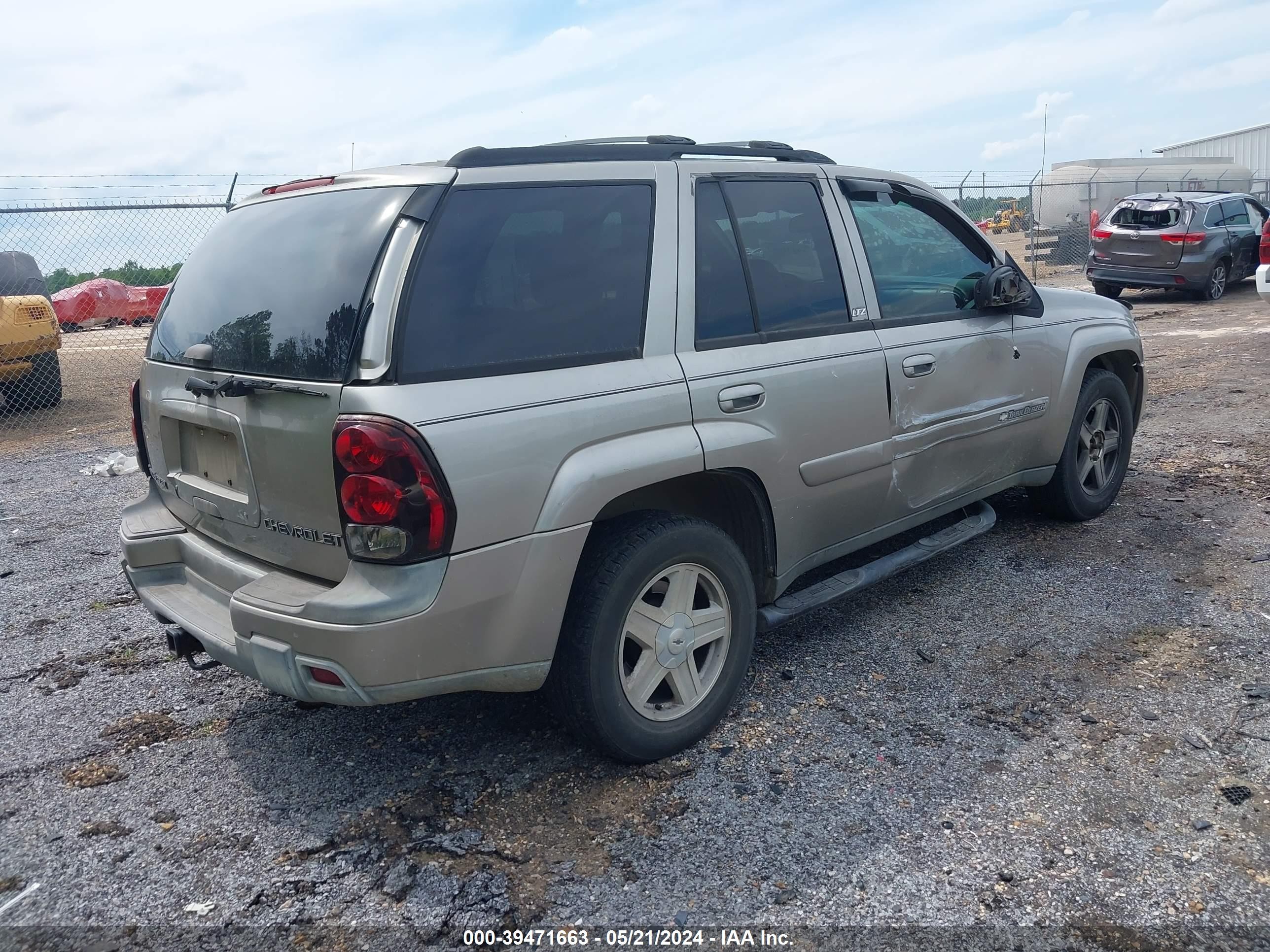 Photo 3 VIN: 1GNDT13S422173448 - CHEVROLET TRAILBLAZER 