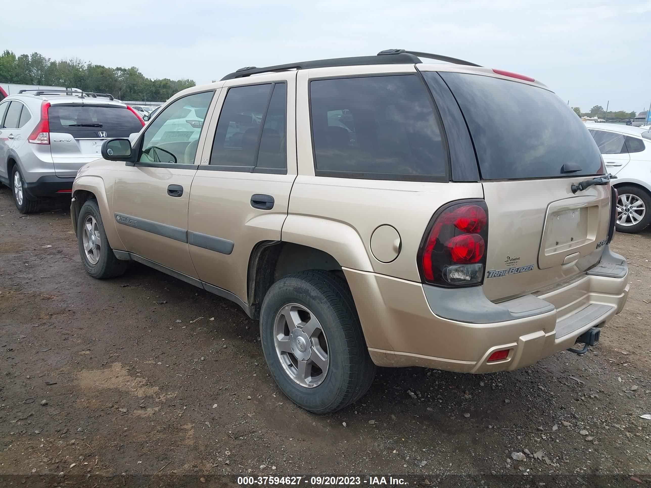 Photo 2 VIN: 1GNDT13S442149492 - CHEVROLET TRAILBLAZER 