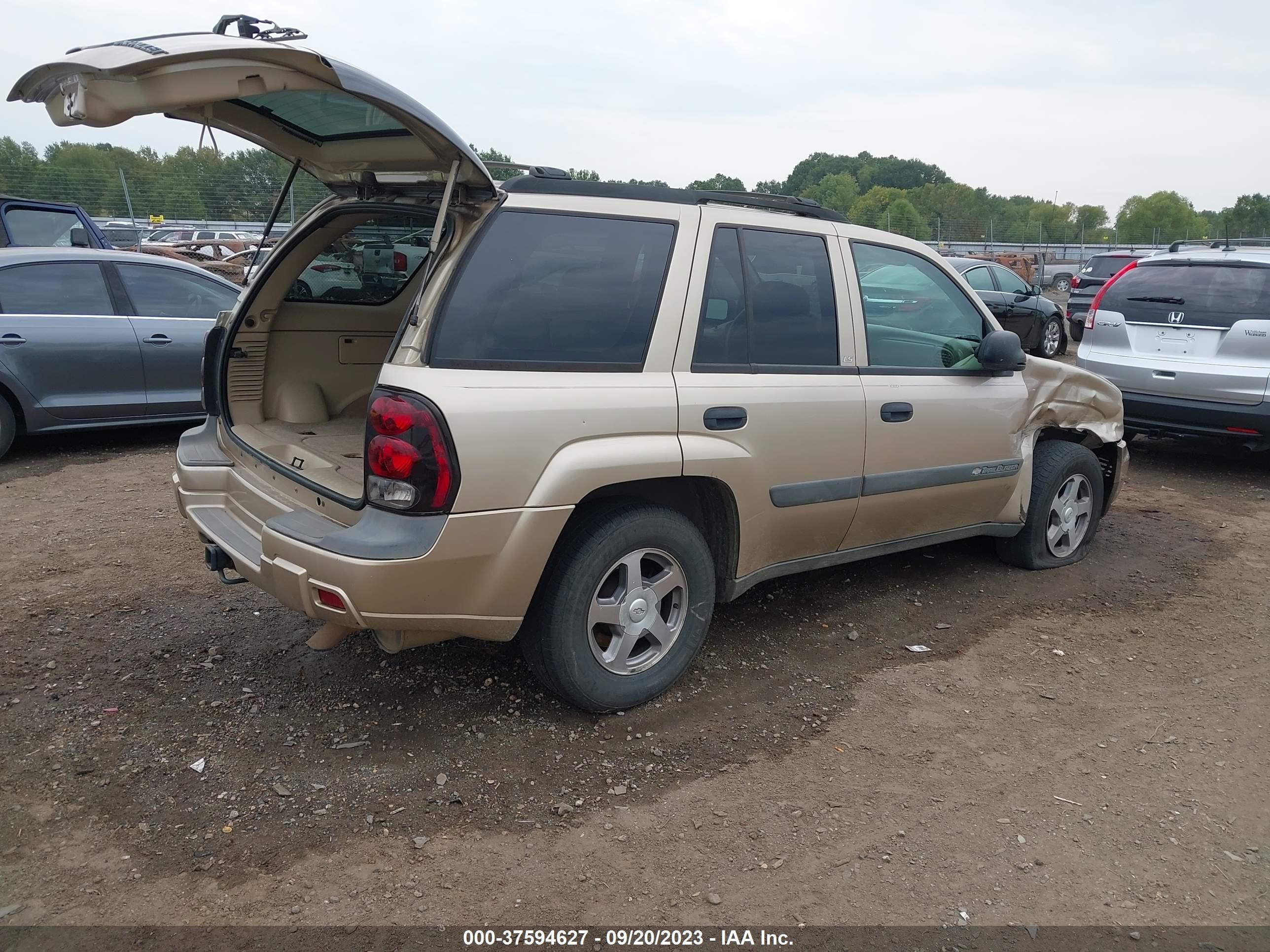 Photo 3 VIN: 1GNDT13S442149492 - CHEVROLET TRAILBLAZER 