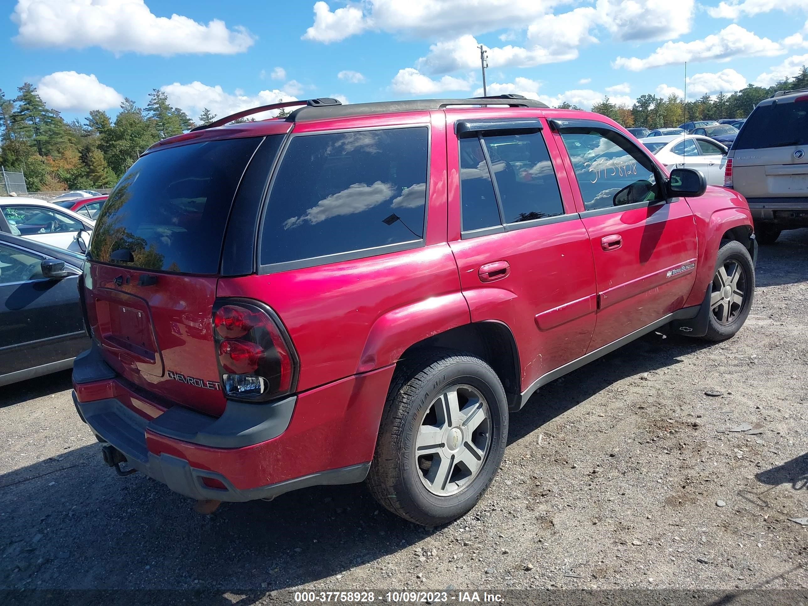 Photo 3 VIN: 1GNDT13S442388301 - CHEVROLET TRAILBLAZER 