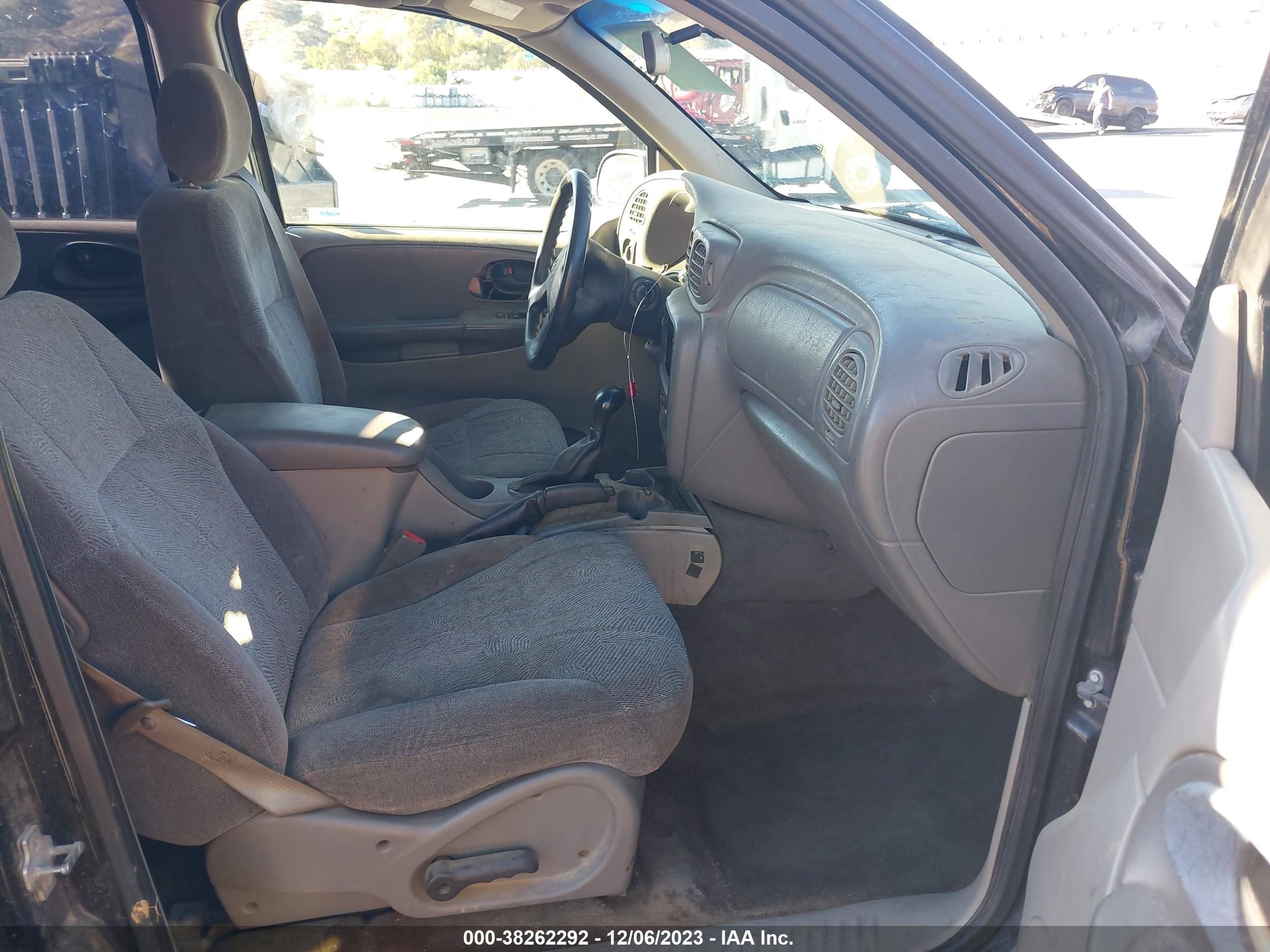 Photo 4 VIN: 1GNDT13S442410040 - CHEVROLET TRAILBLAZER 