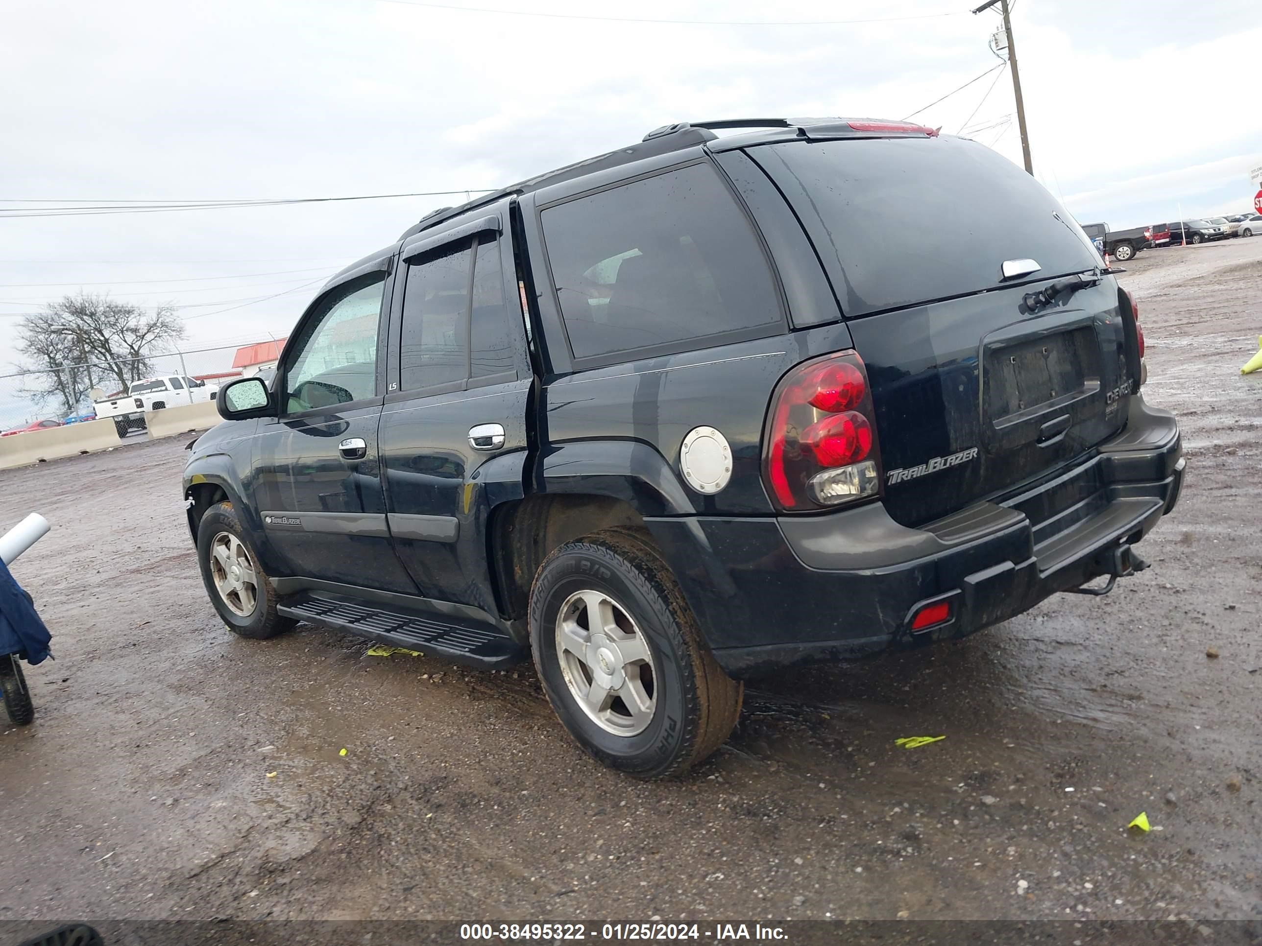 Photo 2 VIN: 1GNDT13S442449338 - CHEVROLET TRAILBLAZER 