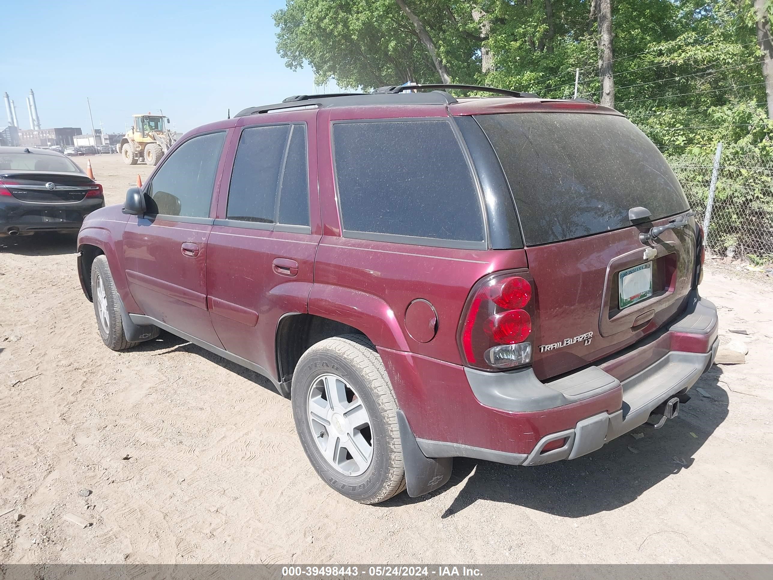 Photo 2 VIN: 1GNDT13S452168545 - CHEVROLET TRAILBLAZER 