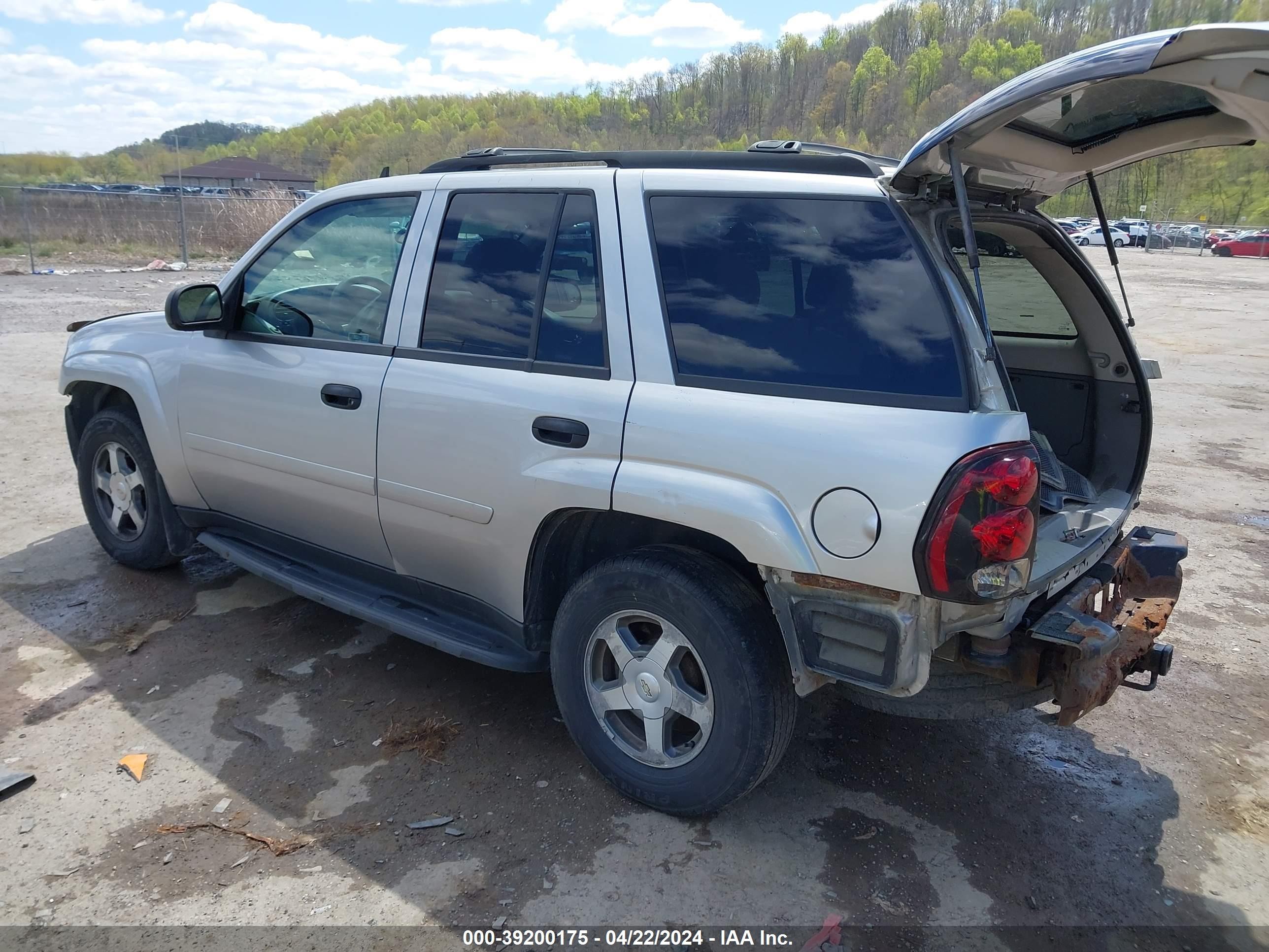 Photo 2 VIN: 1GNDT13S462229832 - CHEVROLET TRAILBLAZER 