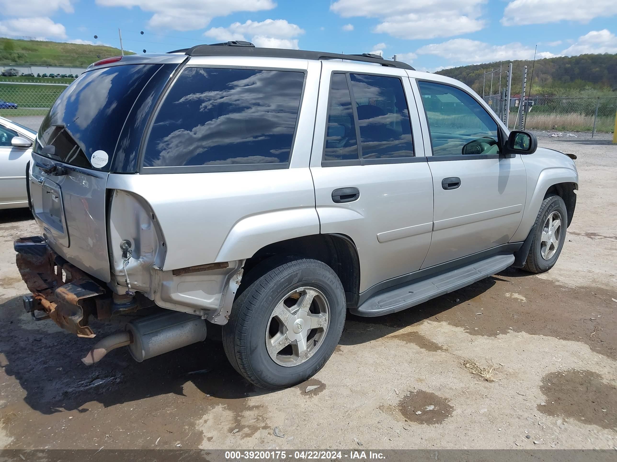 Photo 3 VIN: 1GNDT13S462229832 - CHEVROLET TRAILBLAZER 