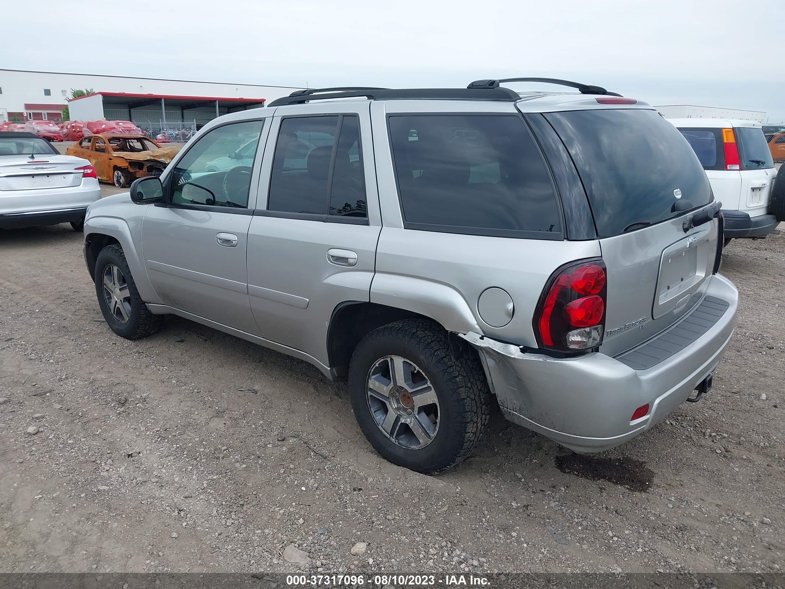 Photo 2 VIN: 1GNDT13S472156107 - CHEVROLET TRAILBLAZER 