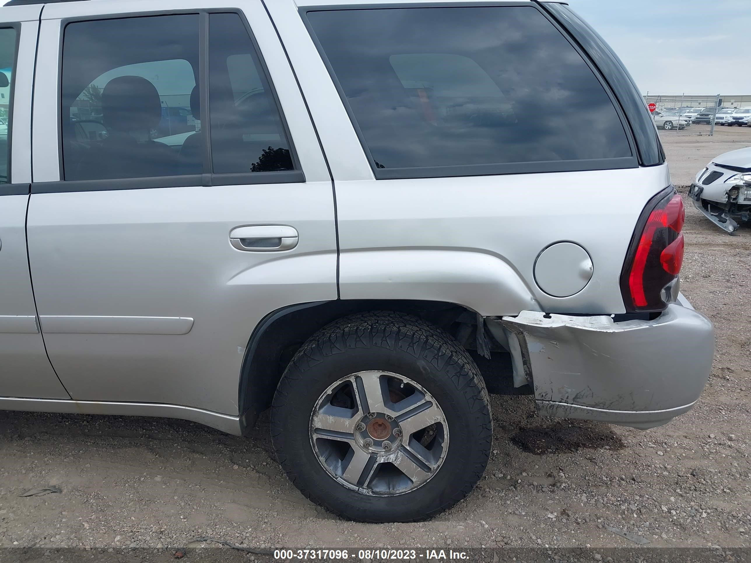 Photo 5 VIN: 1GNDT13S472156107 - CHEVROLET TRAILBLAZER 