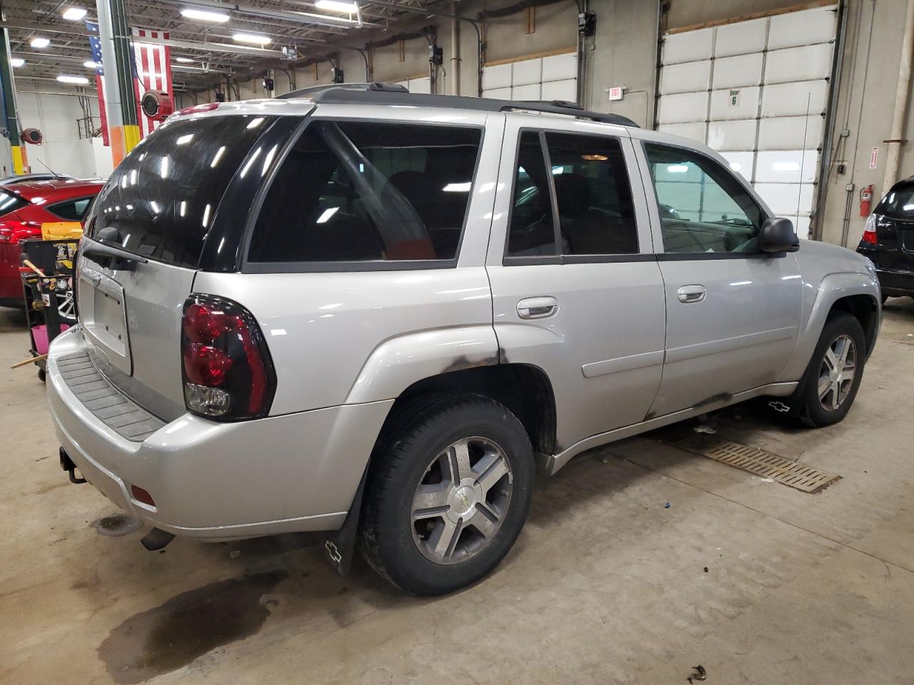 Photo 2 VIN: 1GNDT13S472177393 - CHEVROLET TRAILBLAZER 