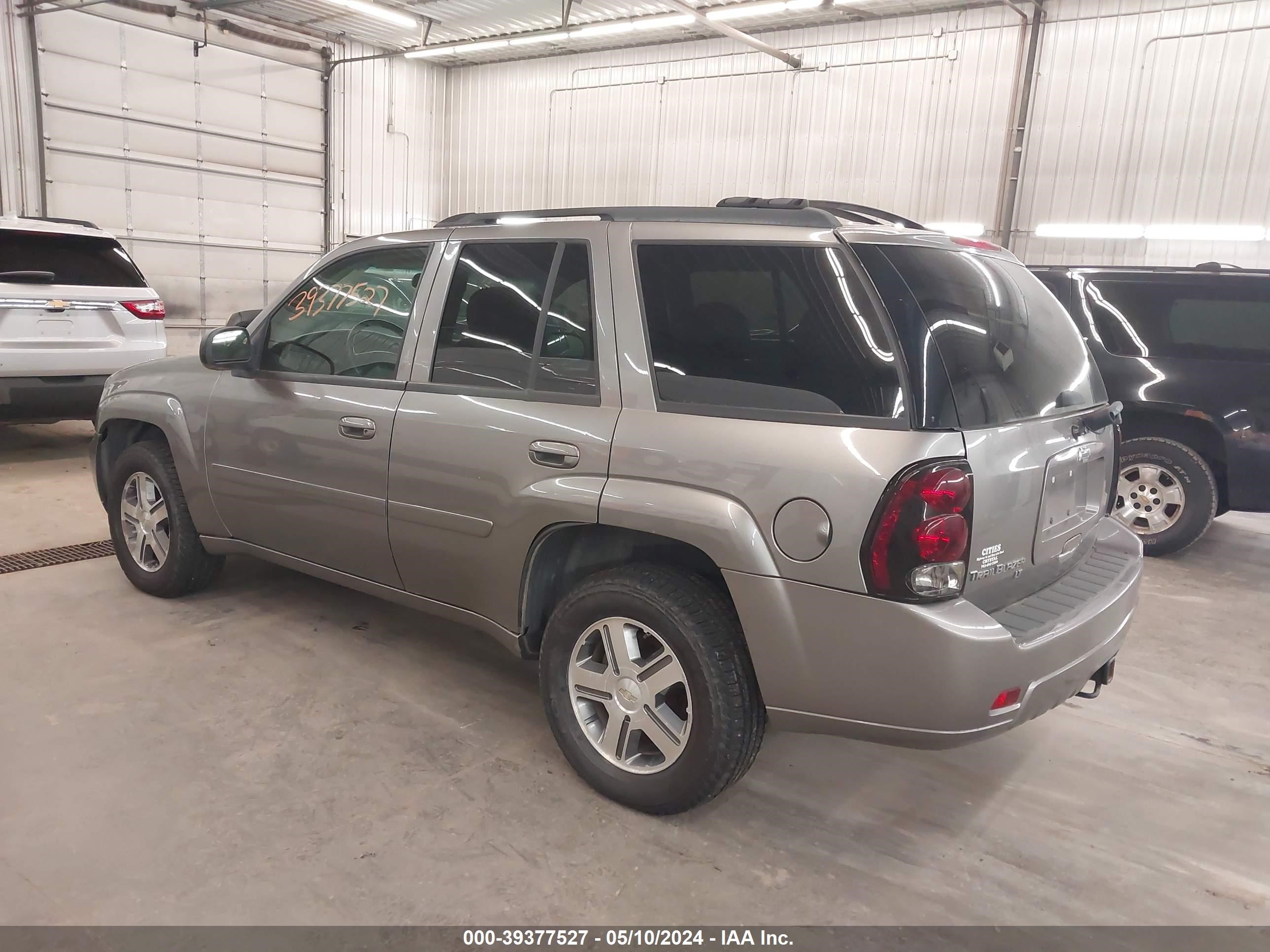 Photo 2 VIN: 1GNDT13S472233686 - CHEVROLET TRAILBLAZER 