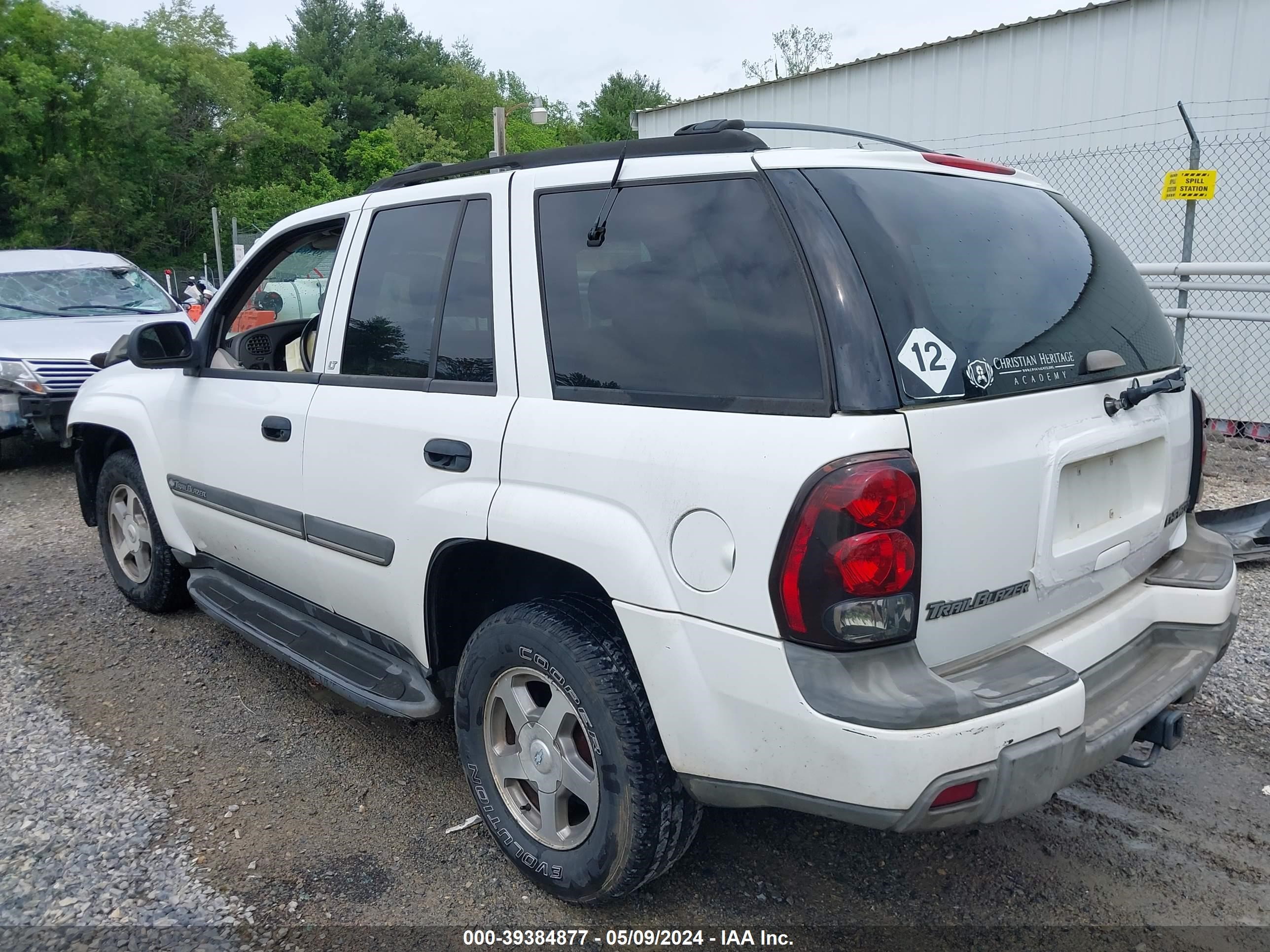 Photo 2 VIN: 1GNDT13S522133315 - CHEVROLET TRAILBLAZER 