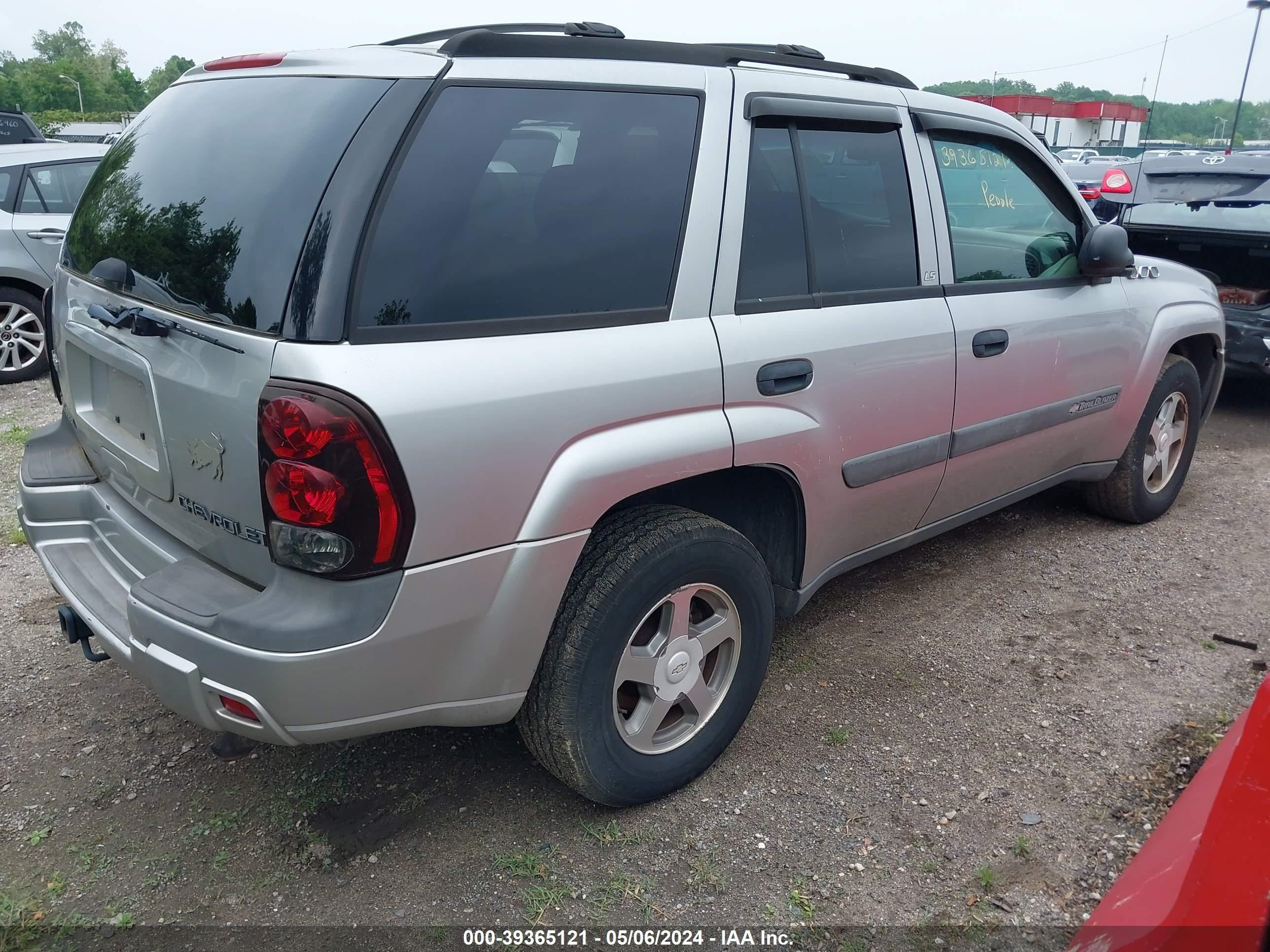 Photo 3 VIN: 1GNDT13S542178273 - CHEVROLET TRAILBLAZER 