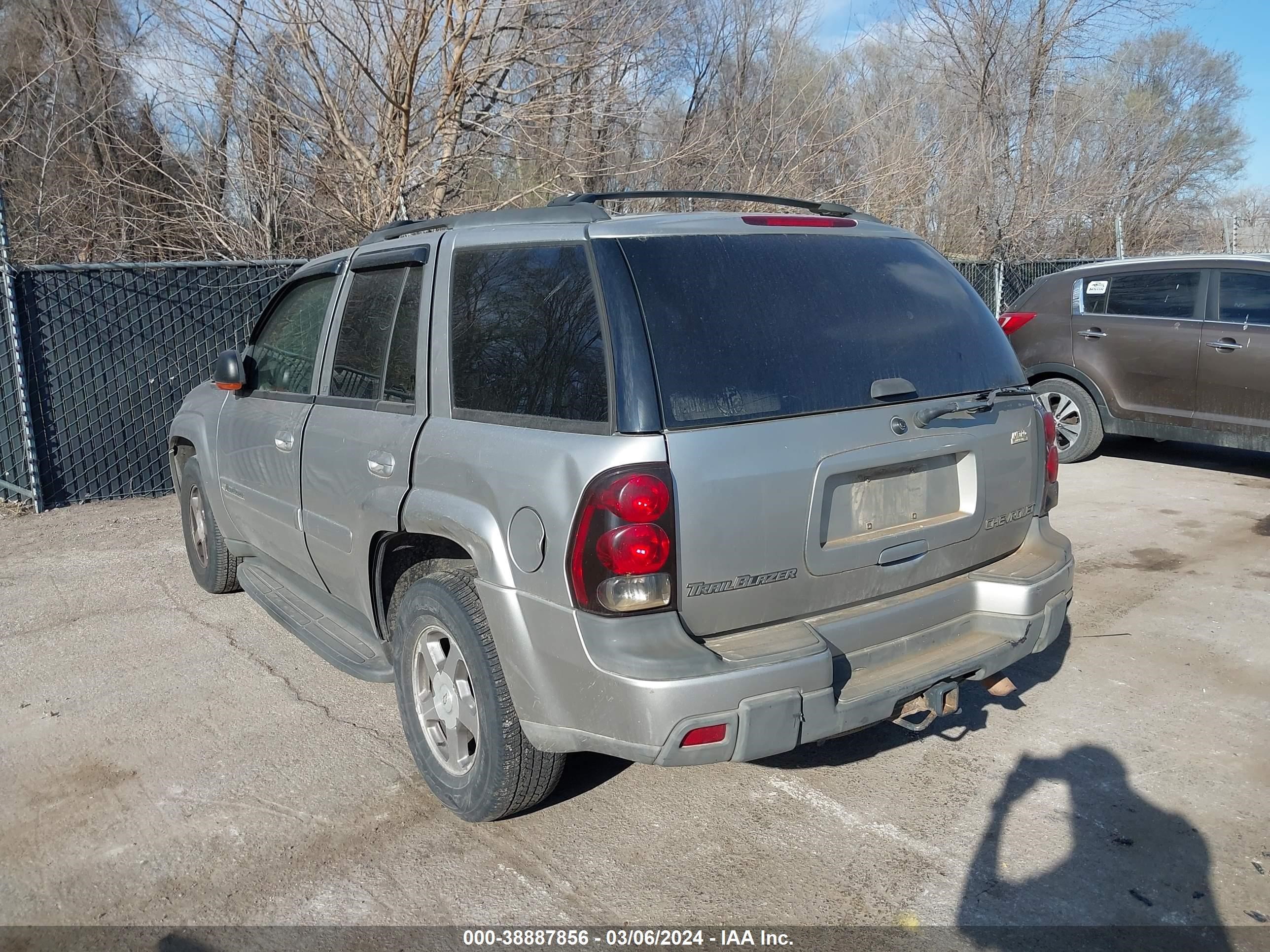 Photo 2 VIN: 1GNDT13S542248631 - CHEVROLET TRAILBLAZER 