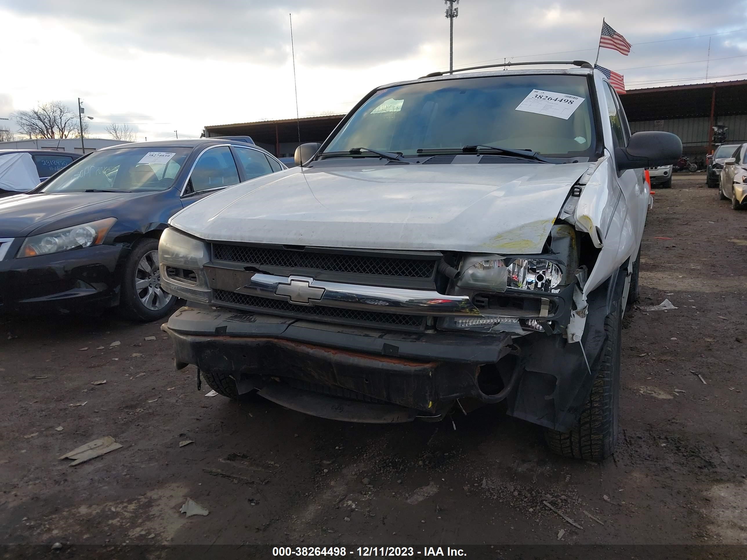 Photo 12 VIN: 1GNDT13S542276896 - CHEVROLET TRAILBLAZER 