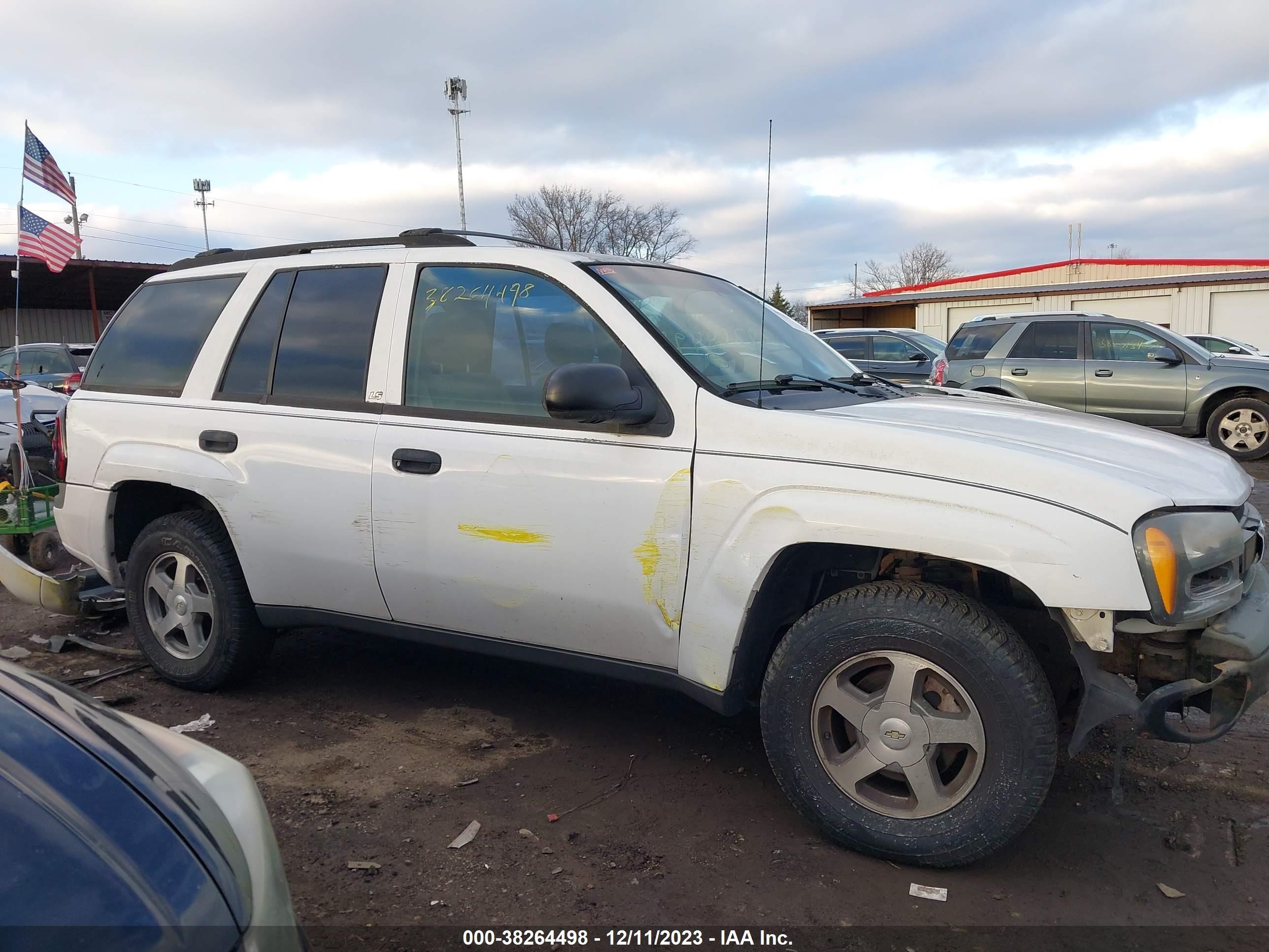 Photo 13 VIN: 1GNDT13S542276896 - CHEVROLET TRAILBLAZER 