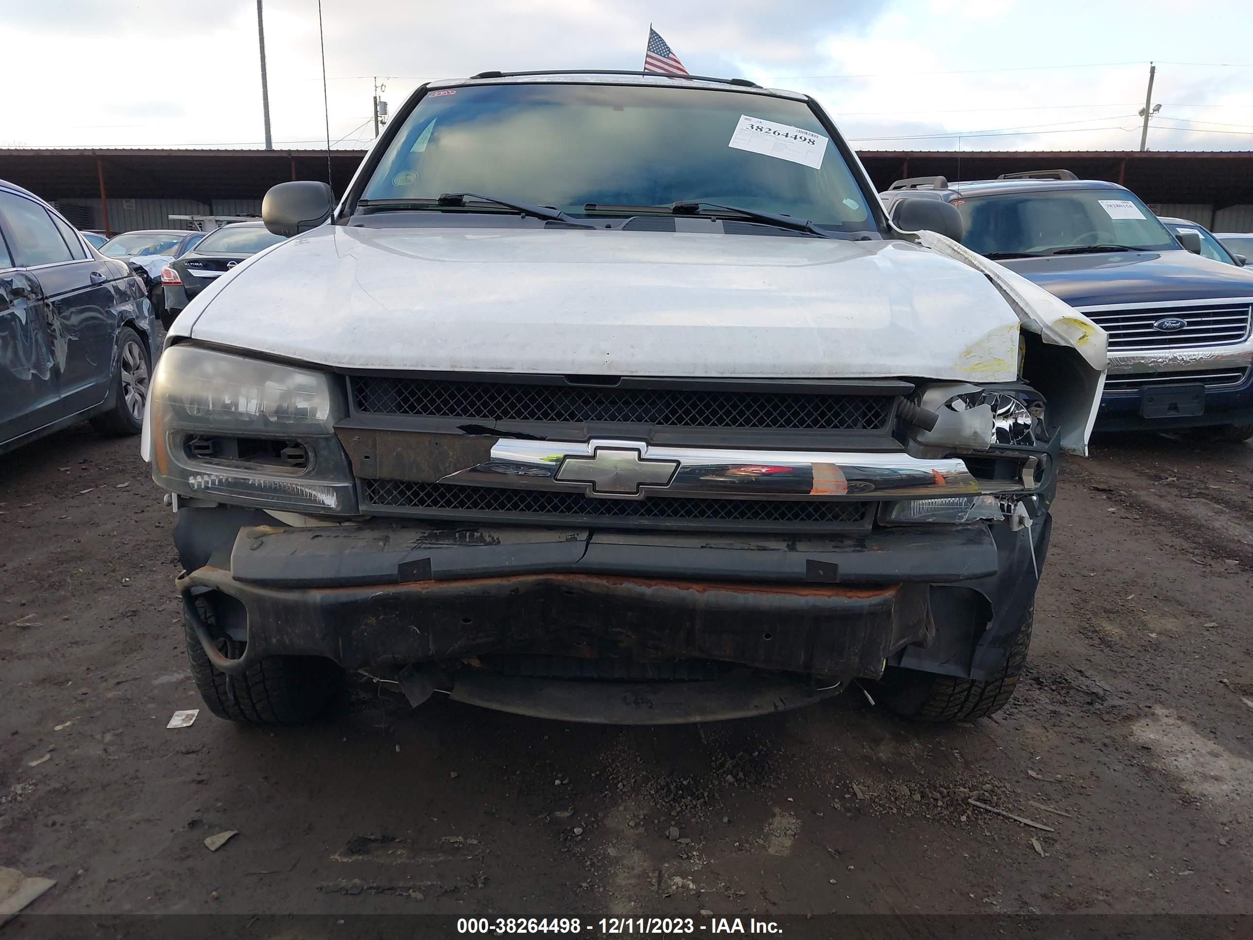 Photo 5 VIN: 1GNDT13S542276896 - CHEVROLET TRAILBLAZER 