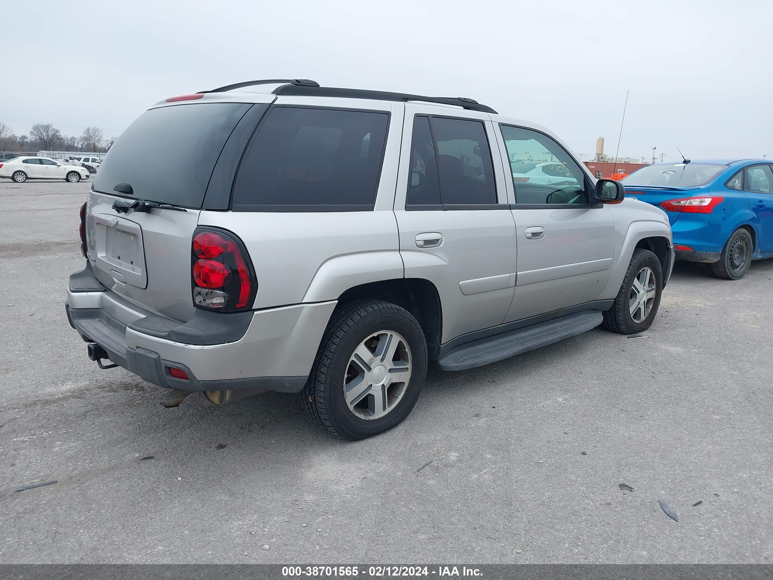 Photo 3 VIN: 1GNDT13S552199125 - CHEVROLET TRAIL BLAZ 