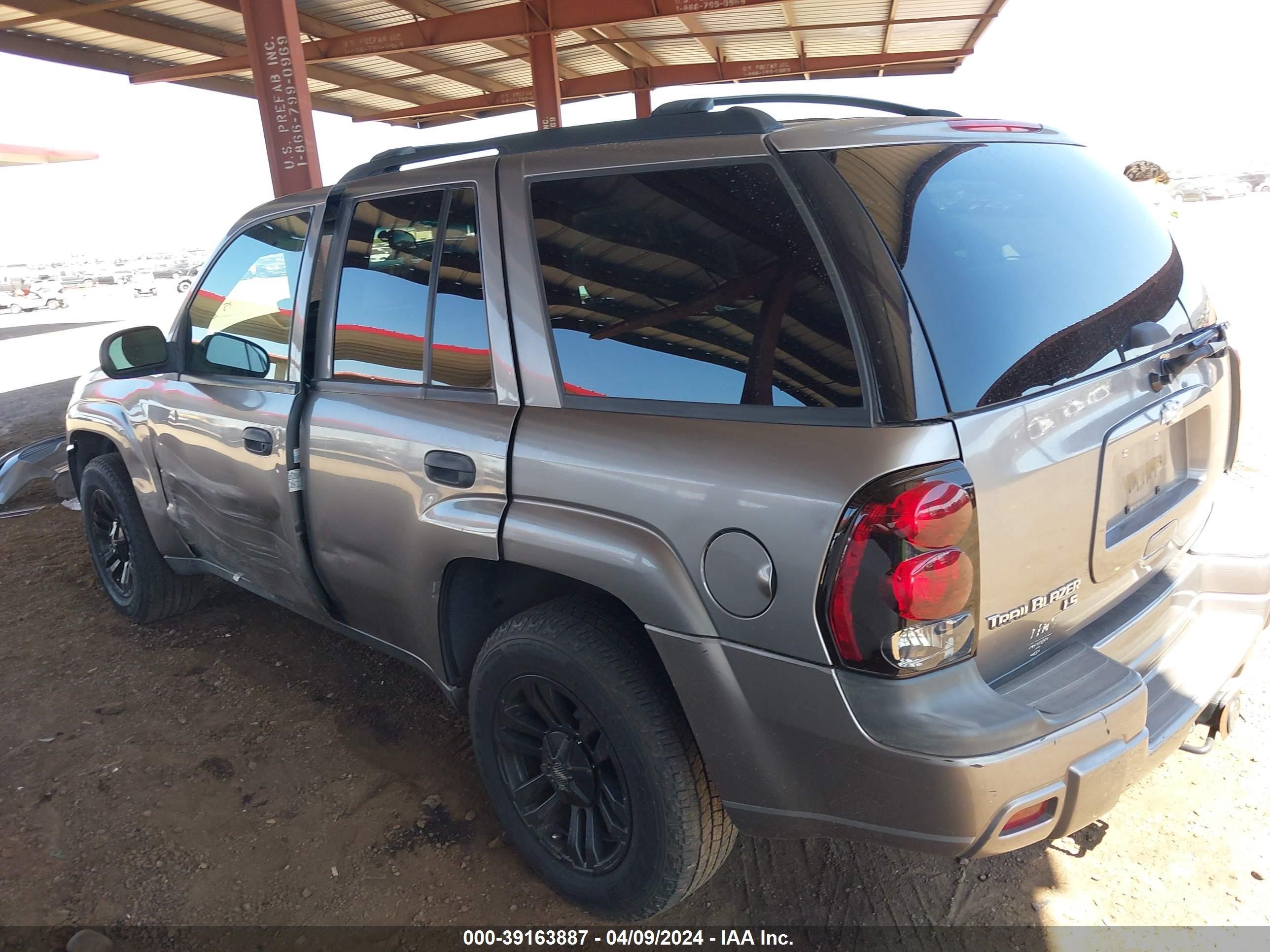 Photo 2 VIN: 1GNDT13S562110509 - CHEVROLET TRAILBLAZER 