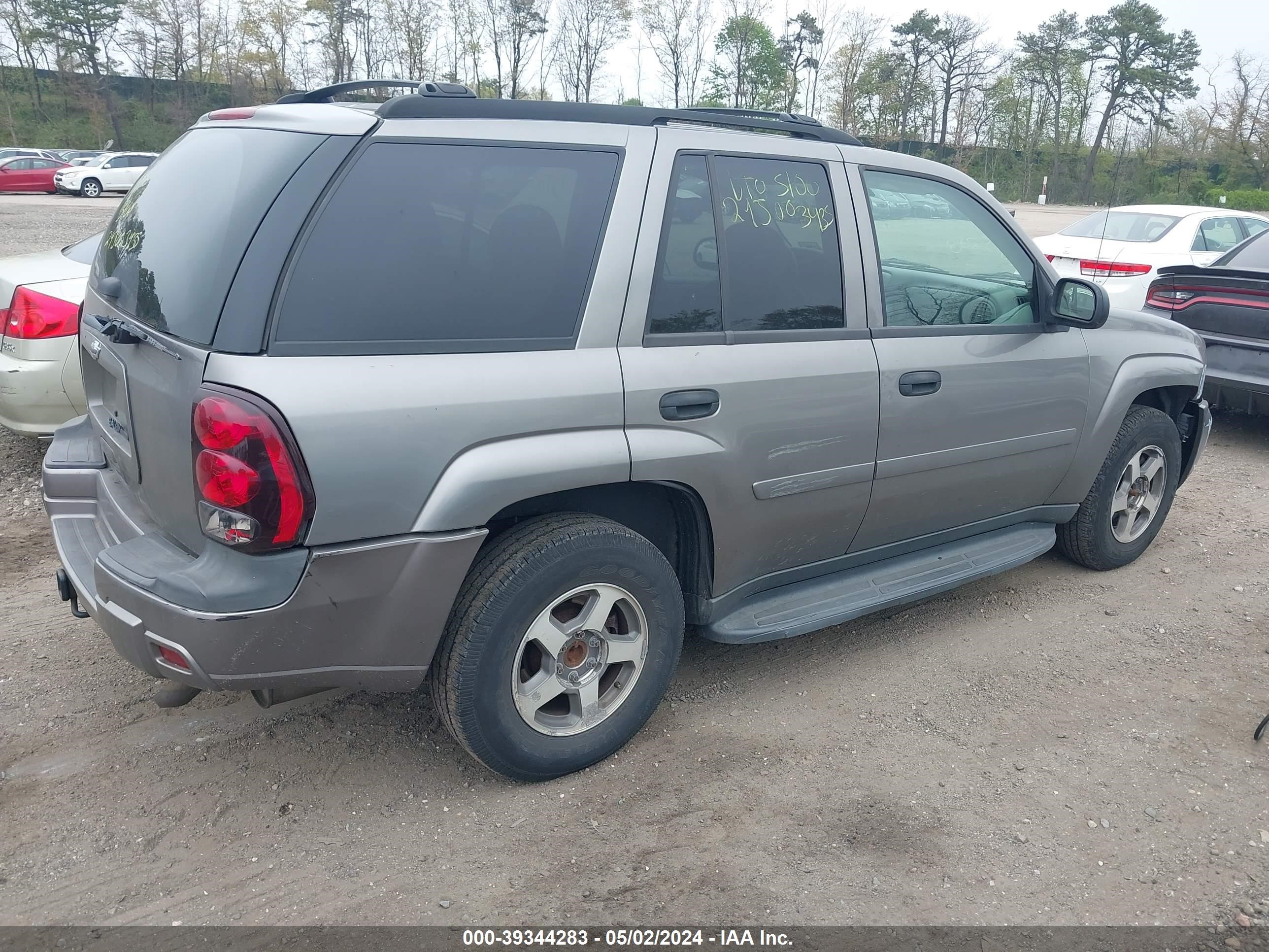 Photo 3 VIN: 1GNDT13S562206060 - CHEVROLET TRAILBLAZER 