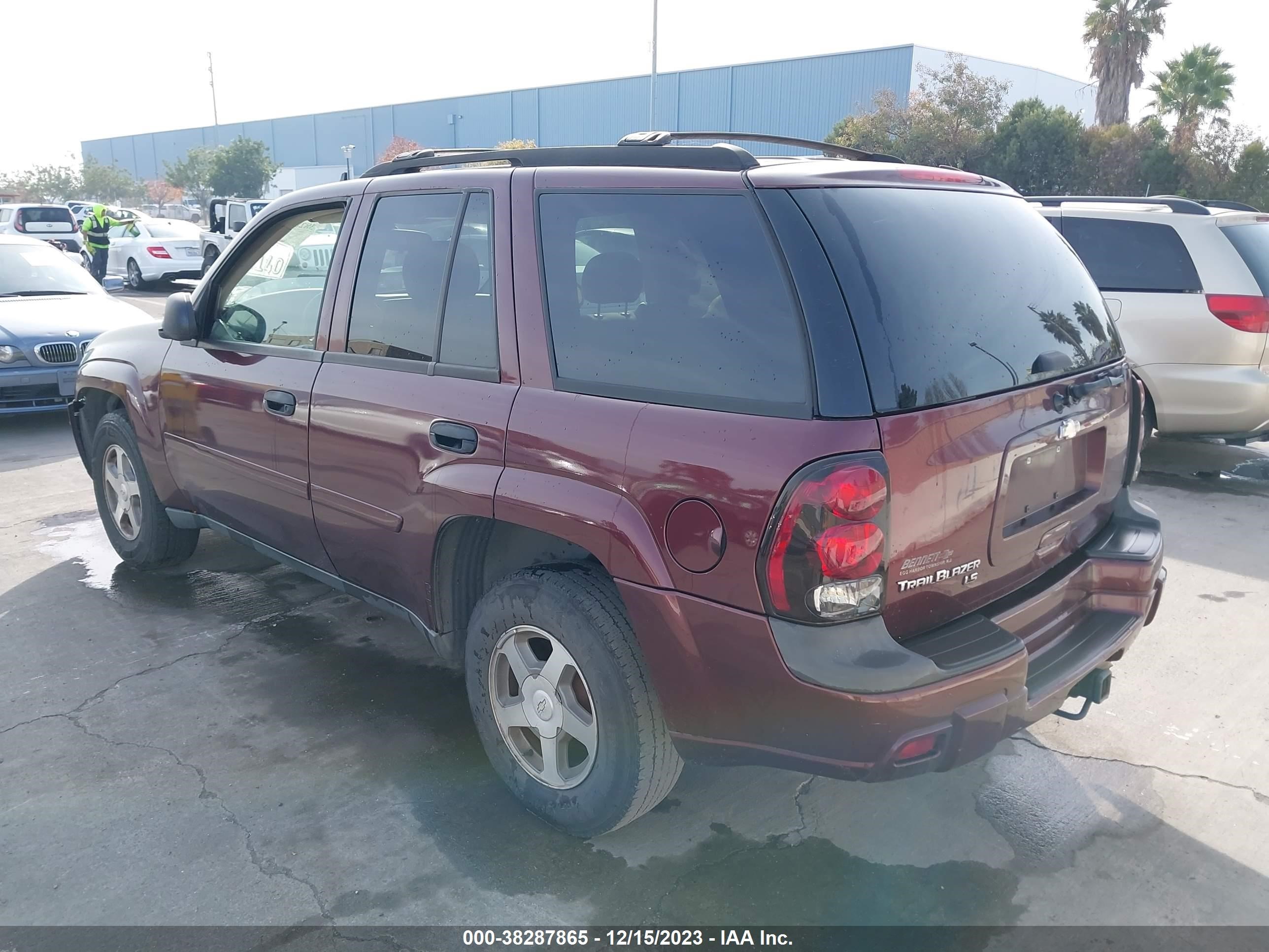 Photo 2 VIN: 1GNDT13S562207659 - CHEVROLET TRAILBLAZER 