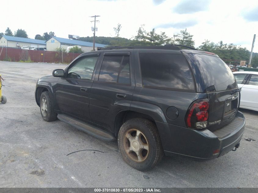 Photo 2 VIN: 1GNDT13S562224820 - CHEVROLET TRAILBLAZER 