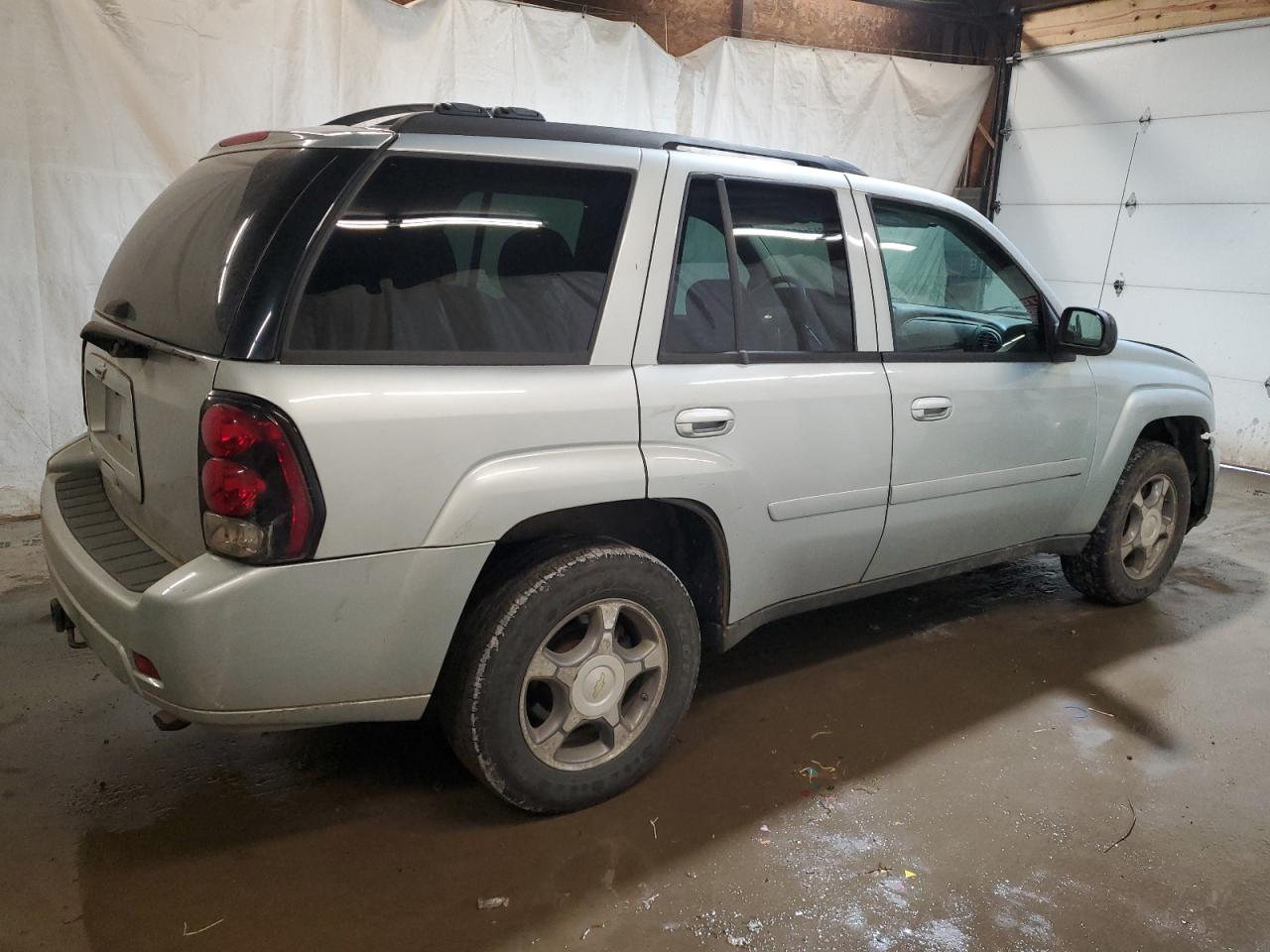 Photo 2 VIN: 1GNDT13S582154013 - CHEVROLET TRAILBLAZER 