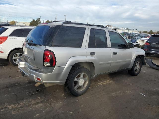 Photo 2 VIN: 1GNDT13S582170812 - CHEVROLET TRAILBLAZE 