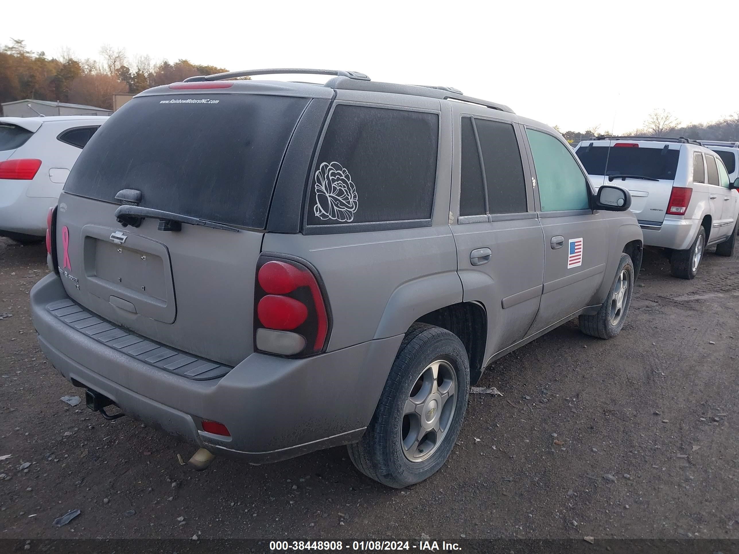 Photo 3 VIN: 1GNDT13S582195578 - CHEVROLET TRAILBLAZER 