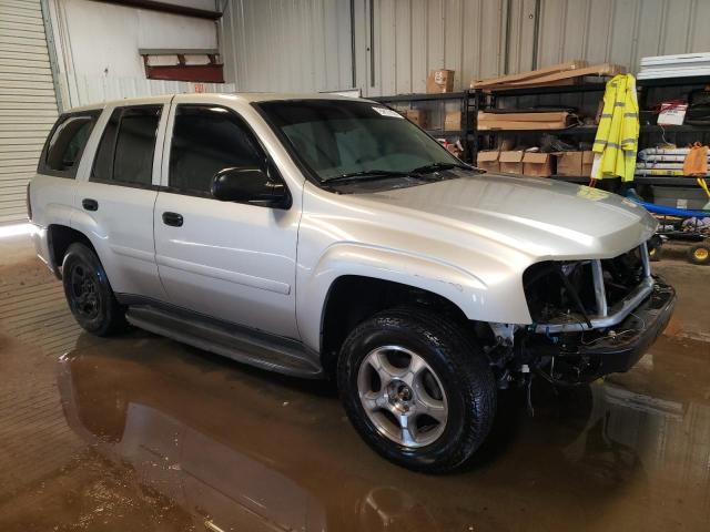 Photo 3 VIN: 1GNDT13S582215926 - CHEVROLET TRAILBLAZE 