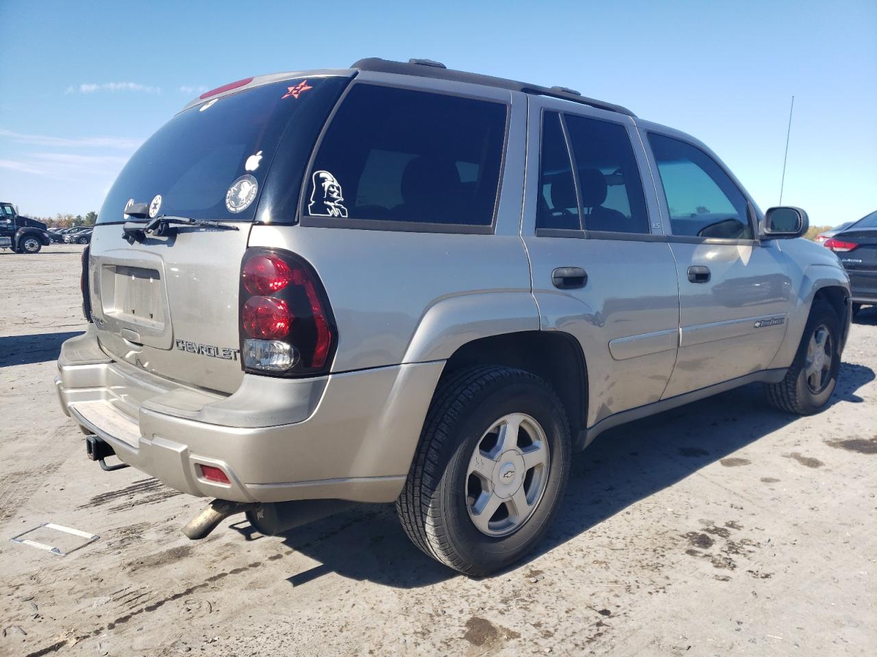 Photo 2 VIN: 1GNDT13S622286656 - CHEVROLET TRAILBLAZER 