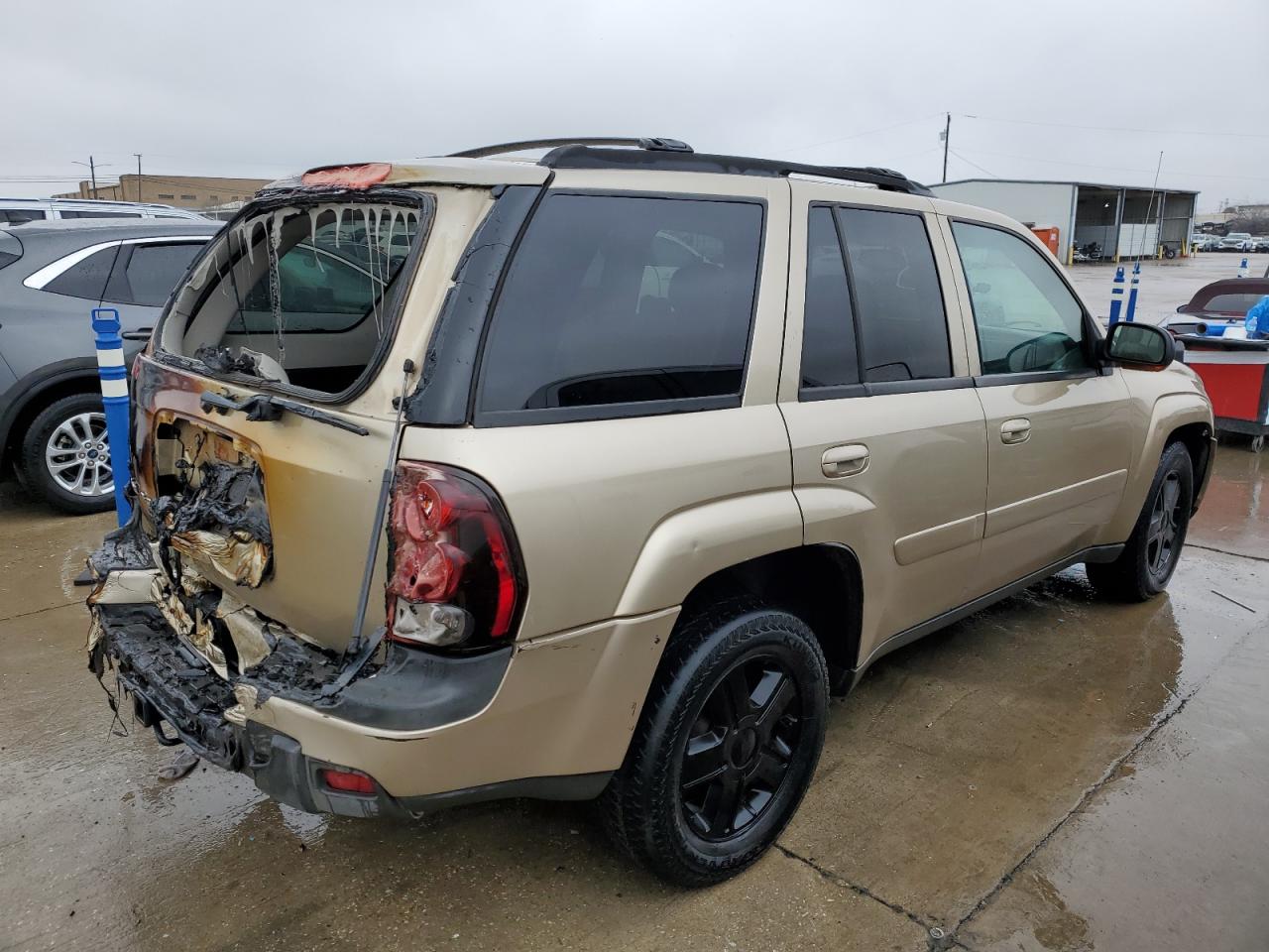 Photo 2 VIN: 1GNDT13S652285415 - CHEVROLET TRAILBLAZER 