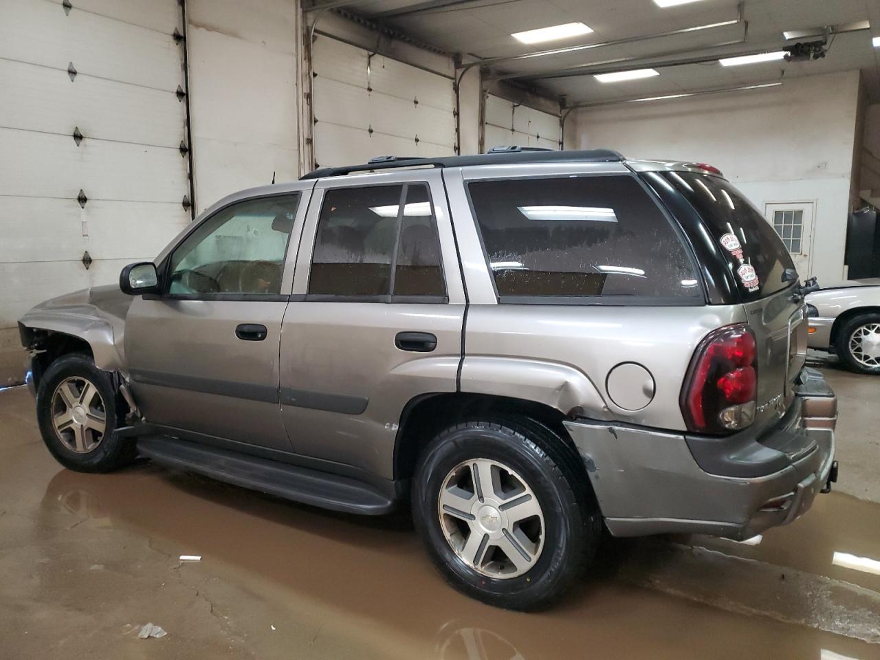 Photo 1 VIN: 1GNDT13S652373428 - CHEVROLET TRAILBLAZER 