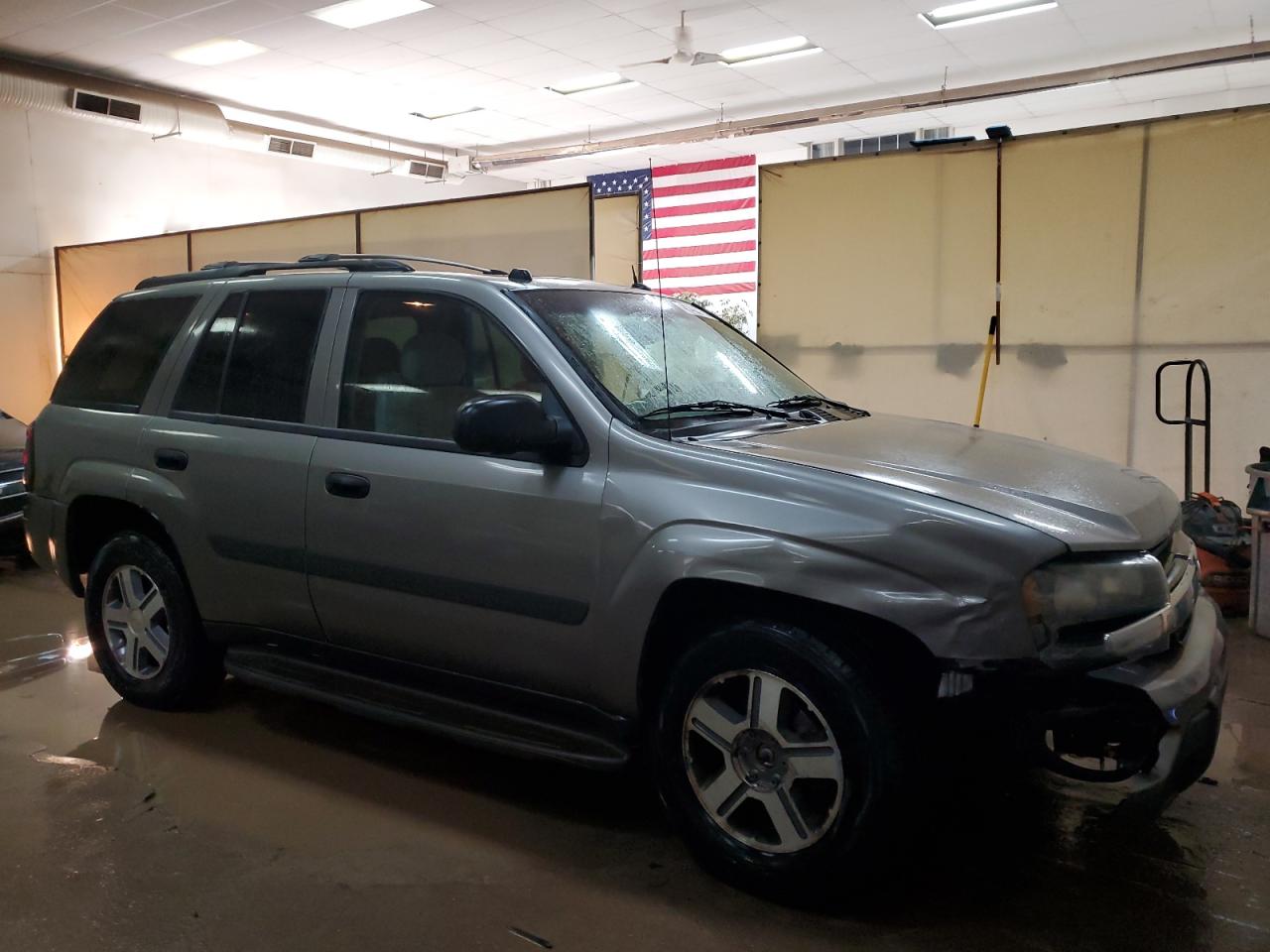 Photo 3 VIN: 1GNDT13S652373428 - CHEVROLET TRAILBLAZER 