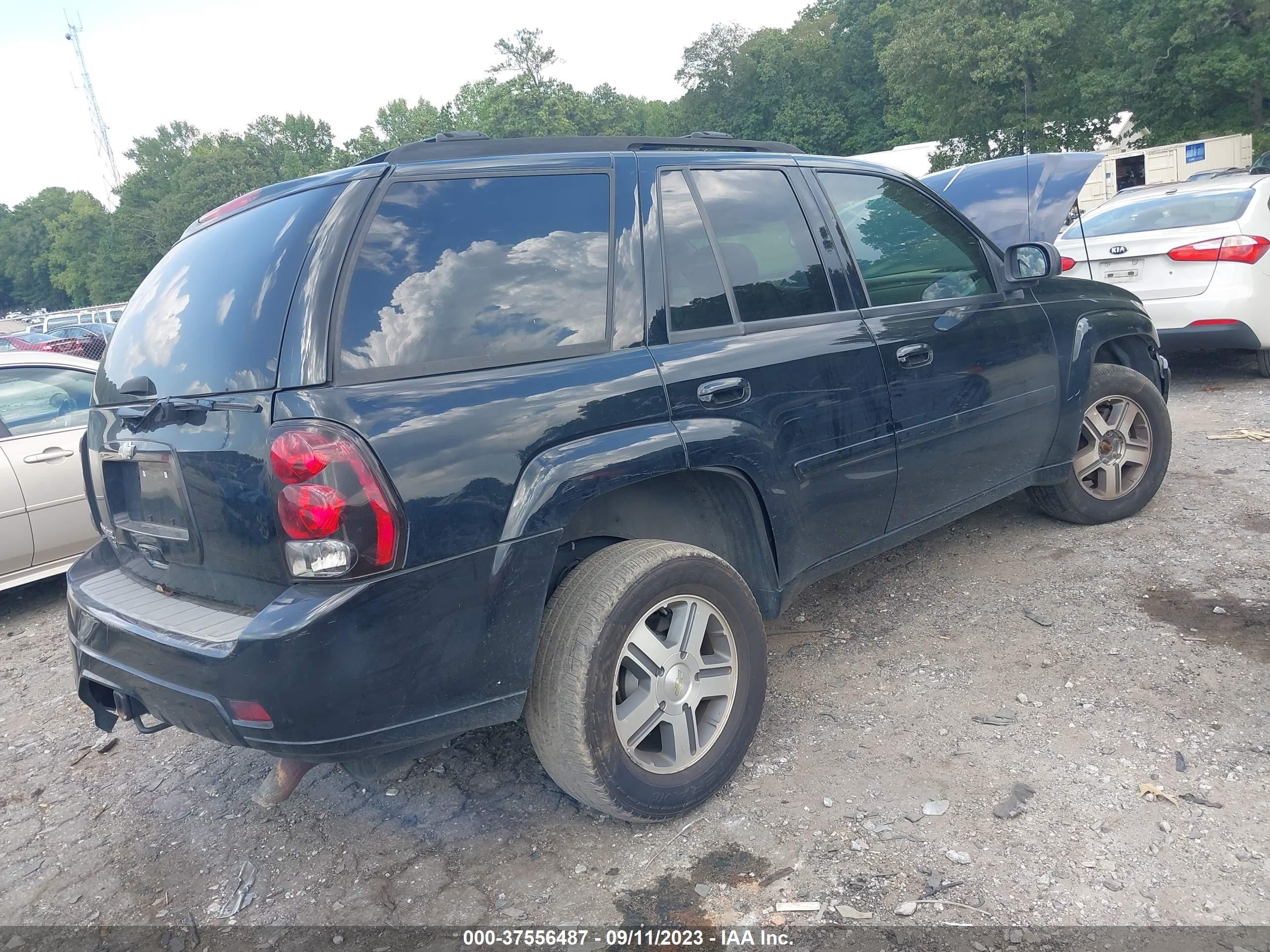 Photo 3 VIN: 1GNDT13S662235731 - CHEVROLET TRAILBLAZER 