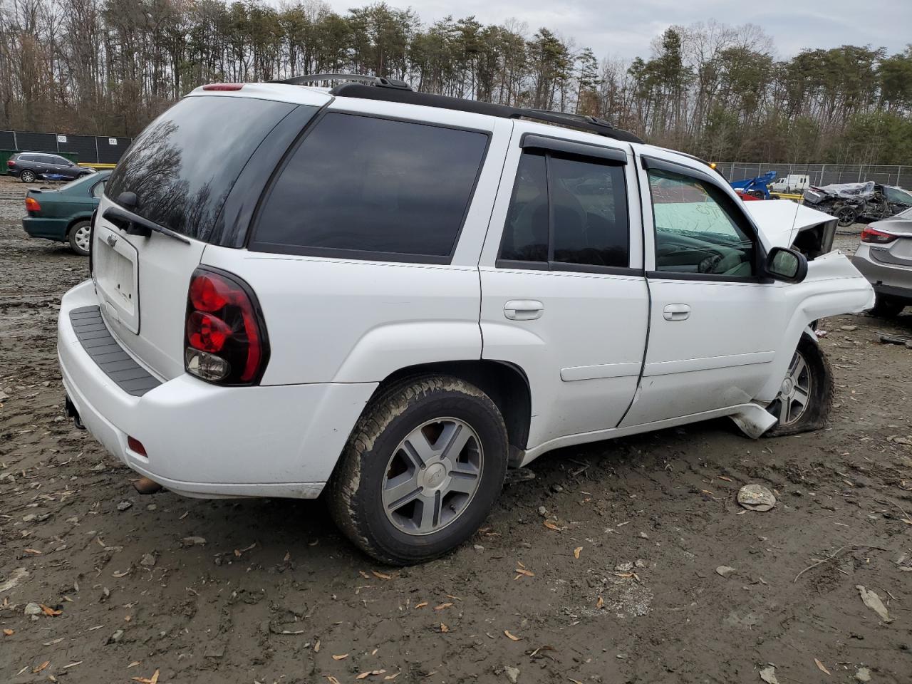 Photo 2 VIN: 1GNDT13S672114540 - CHEVROLET TRAILBLAZER 