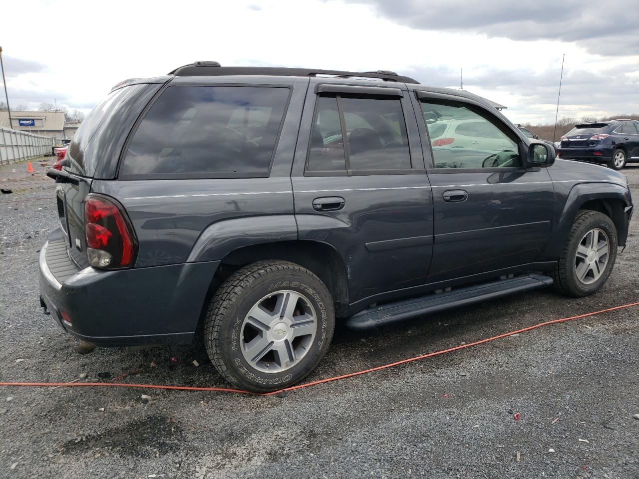 Photo 2 VIN: 1GNDT13S672209373 - CHEVROLET TRAILBLAZER 