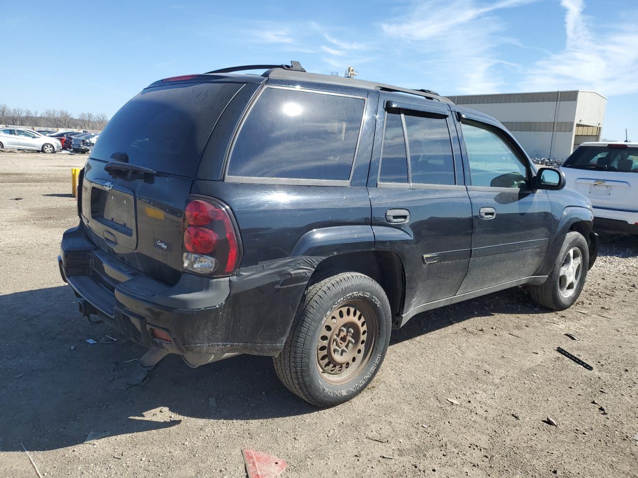 Photo 2 VIN: 1GNDT13S672243619 - CHEVROLET TRAILBLAZER 