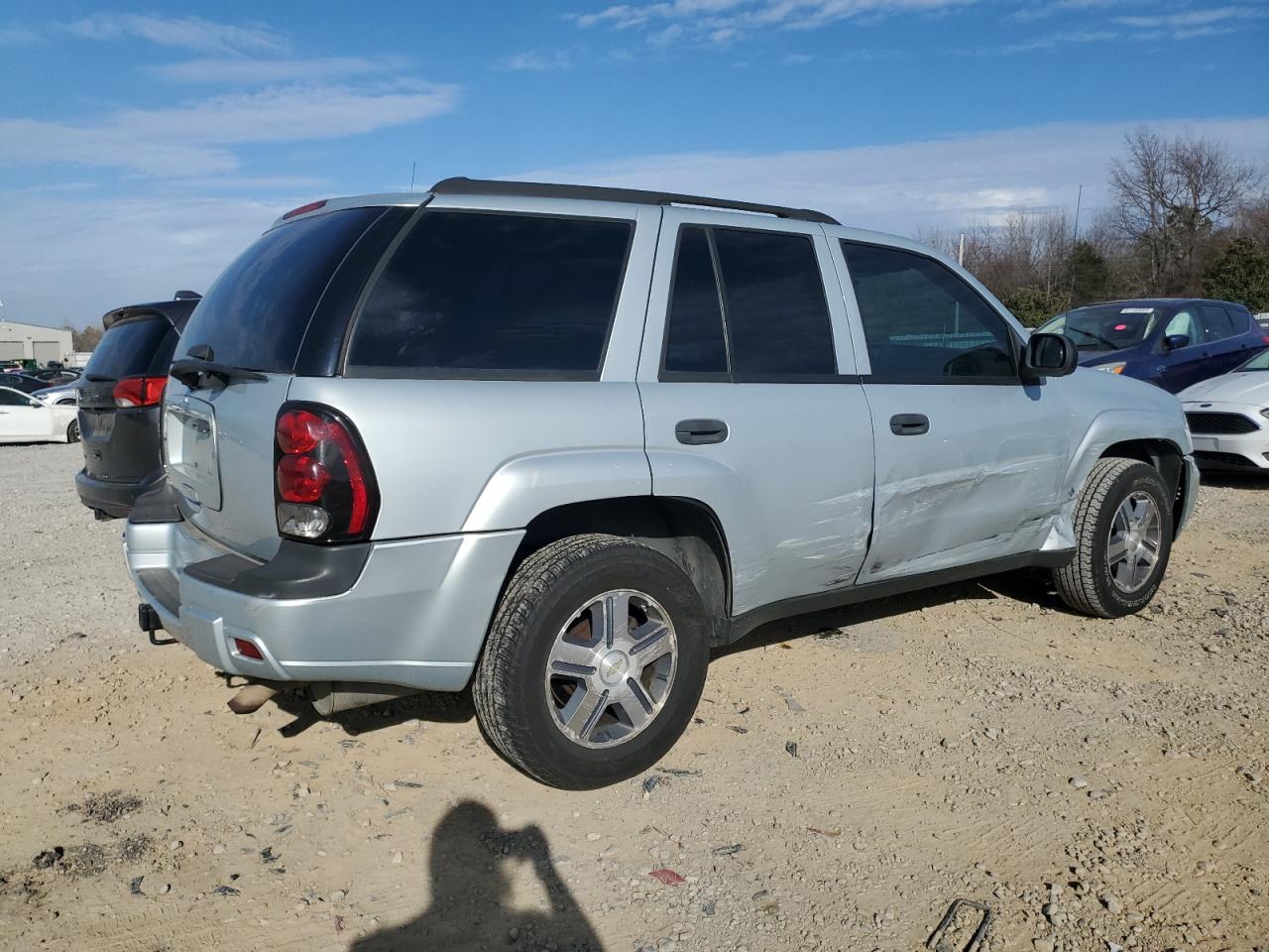 Photo 2 VIN: 1GNDT13S672269654 - CHEVROLET TRAILBLAZER 