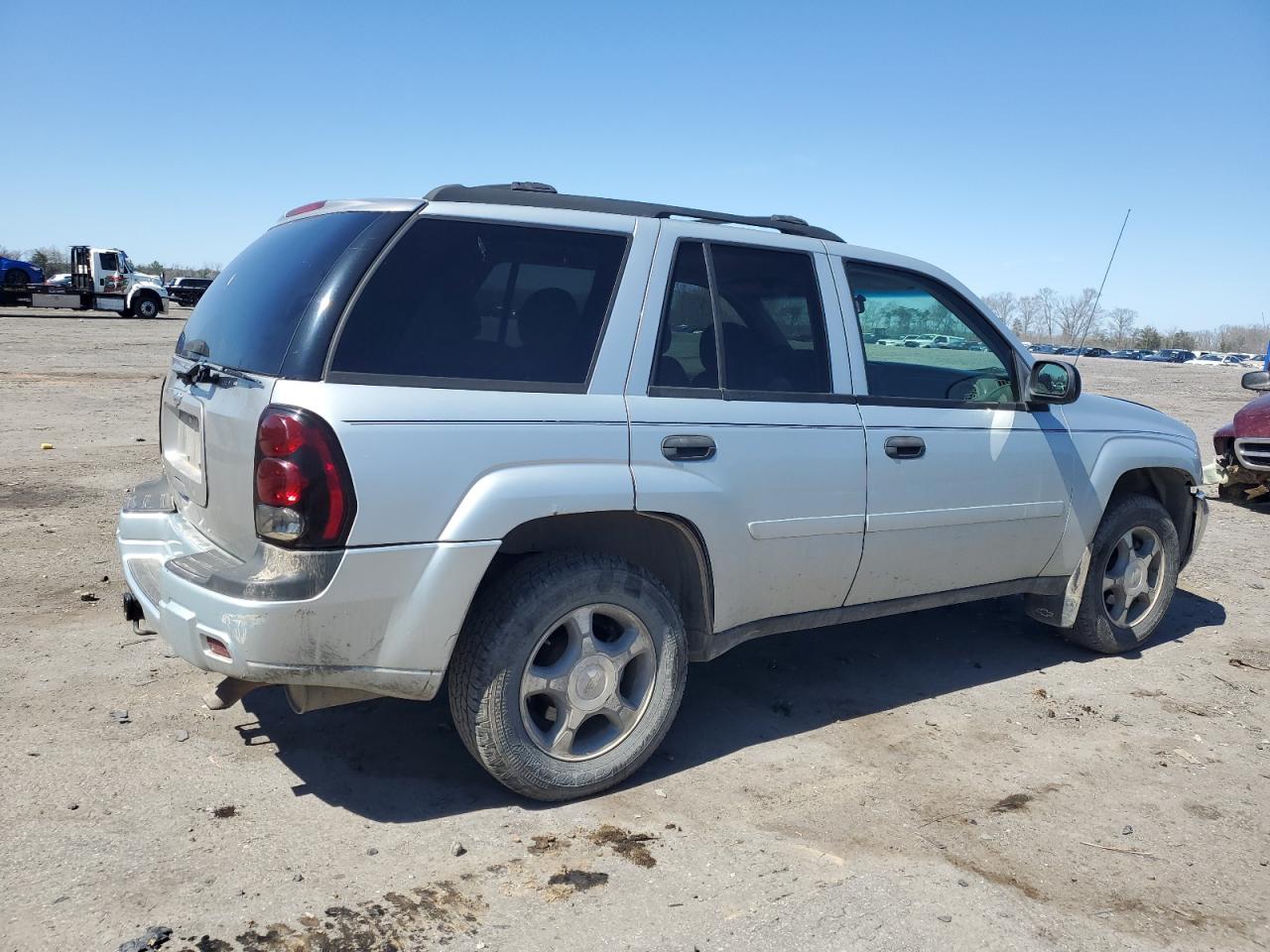 Photo 2 VIN: 1GNDT13S672286079 - CHEVROLET TRAILBLAZER 