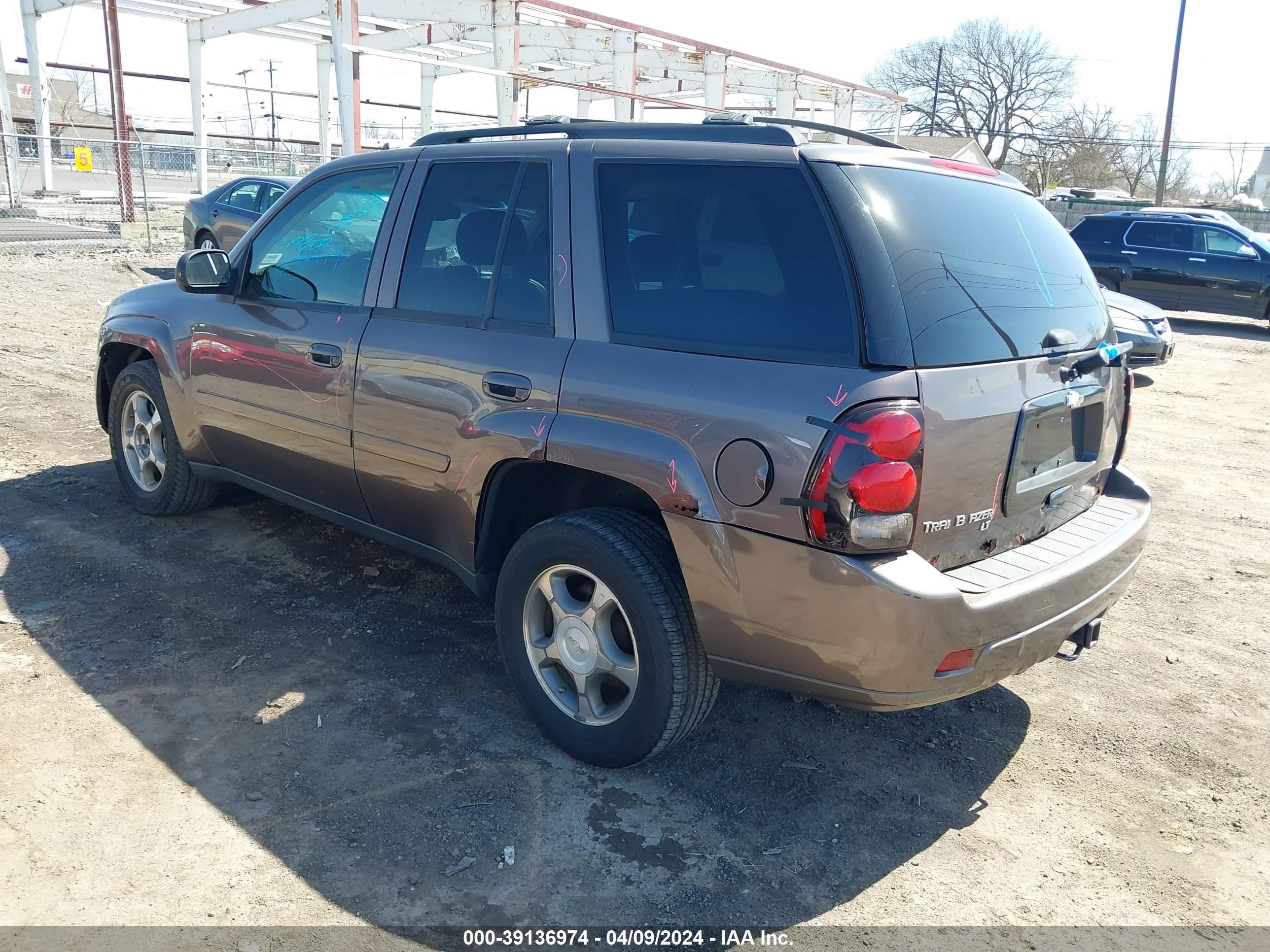 Photo 2 VIN: 1GNDT13S682148897 - CHEVROLET TRAILBLAZER 