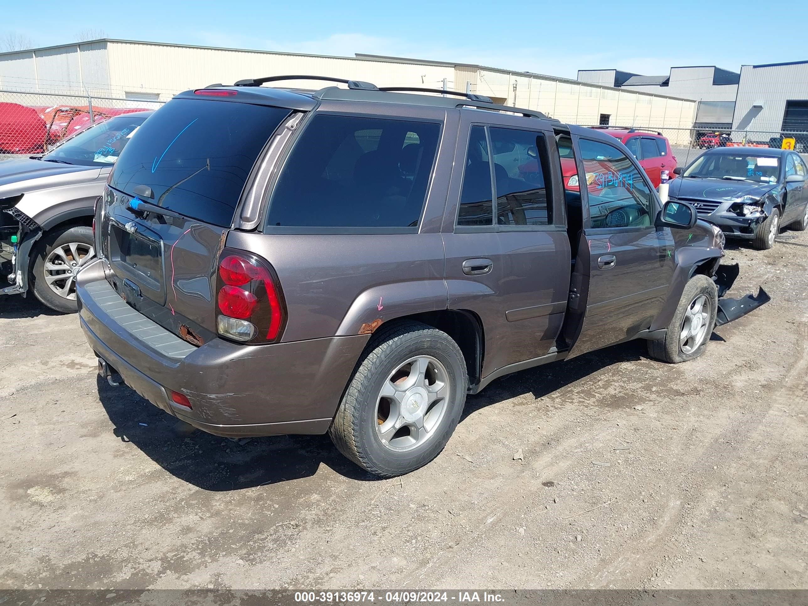 Photo 3 VIN: 1GNDT13S682148897 - CHEVROLET TRAILBLAZER 