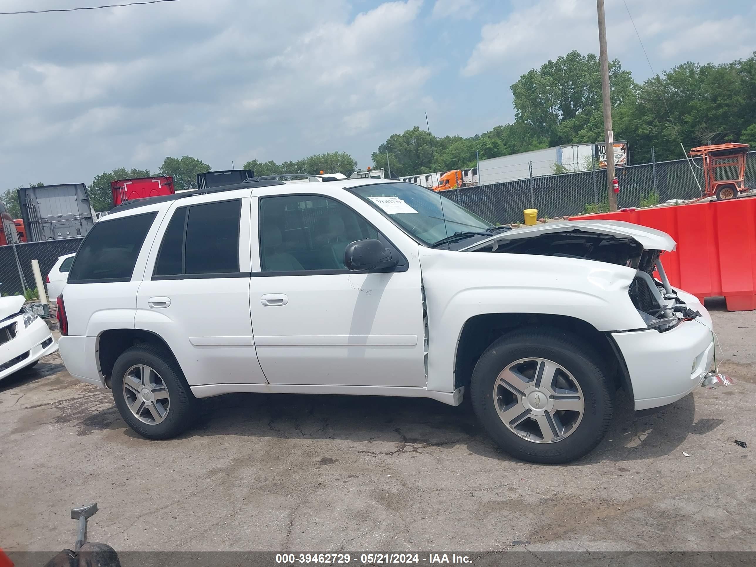 Photo 12 VIN: 1GNDT13S682156546 - CHEVROLET TRAILBLAZER 