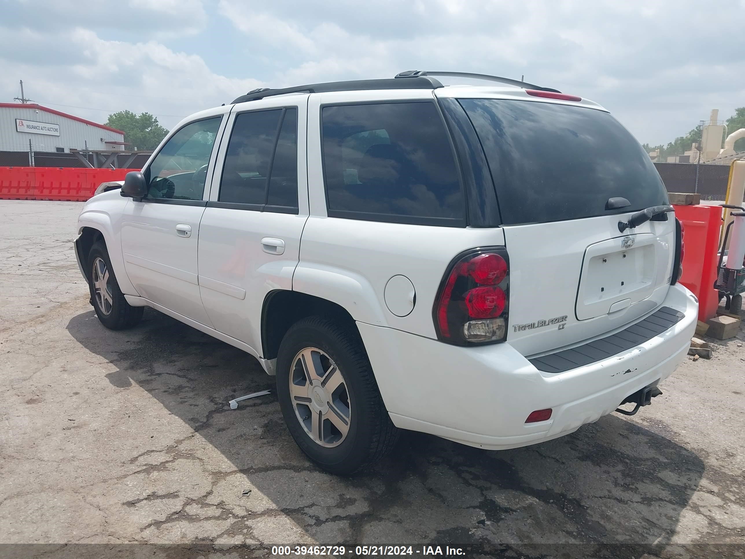 Photo 2 VIN: 1GNDT13S682156546 - CHEVROLET TRAILBLAZER 