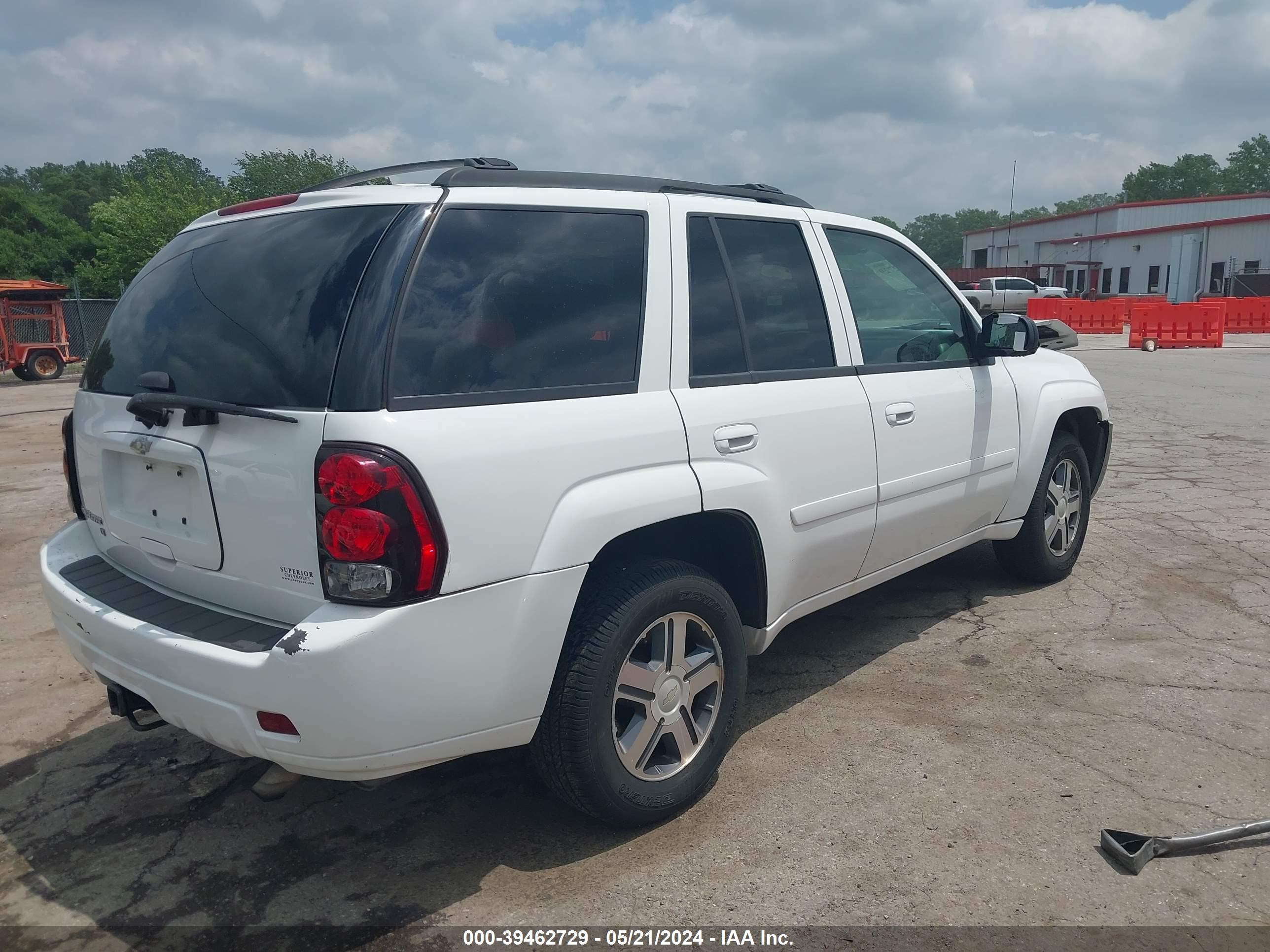 Photo 3 VIN: 1GNDT13S682156546 - CHEVROLET TRAILBLAZER 